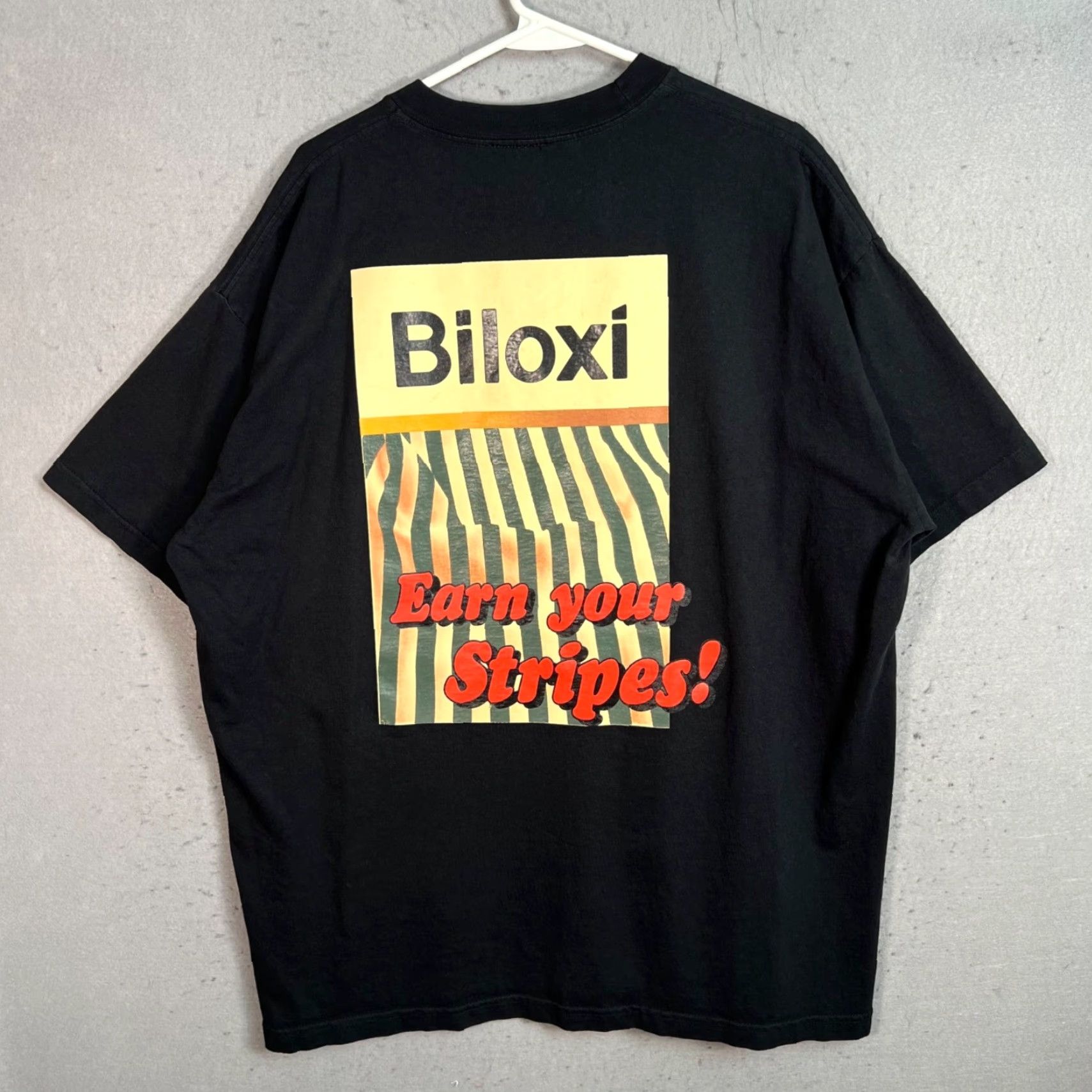 Vintage VINTAGE Biloxi Mens XL Black Graphic T Shirt Streetwear Shirt Mens XL Black Biloxi Graphic T Shirt Streetwear 90s Size US XL / EU 56 / 4 - 2 Thumbnail