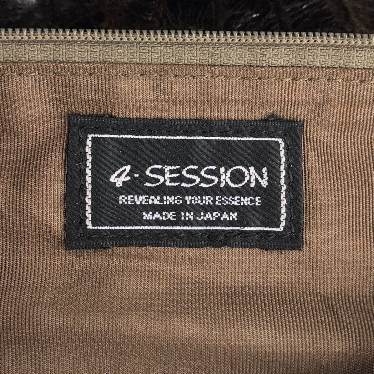 Japanese Brand 4-Session Crocodile Pattern Leather BrownTote Bag Made in 🇯🇵 Size ONE SIZE - 16 Thumbnail