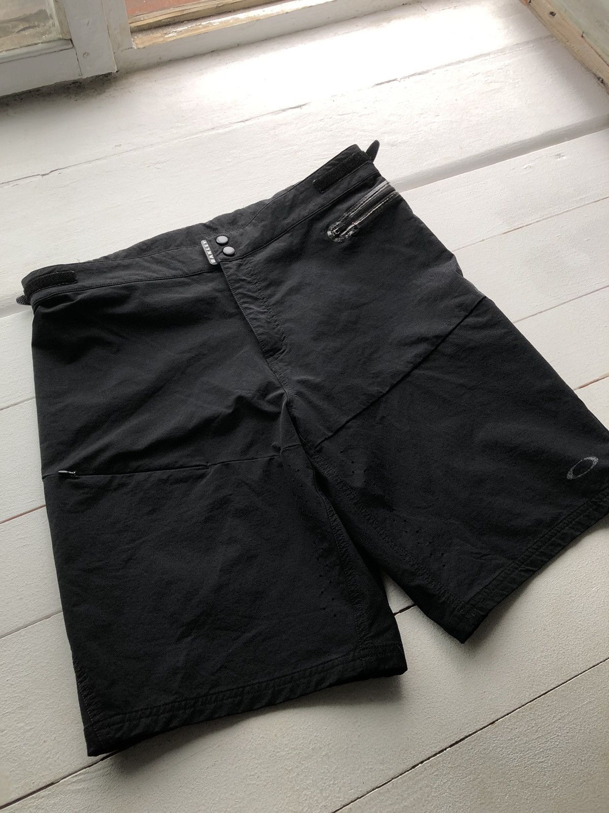 Oakley × Vintage Vintage 2000’s Oakley Software Cargo Tactical Shorts M-L Size US 34 / EU 50 - 1 Thumbnail
