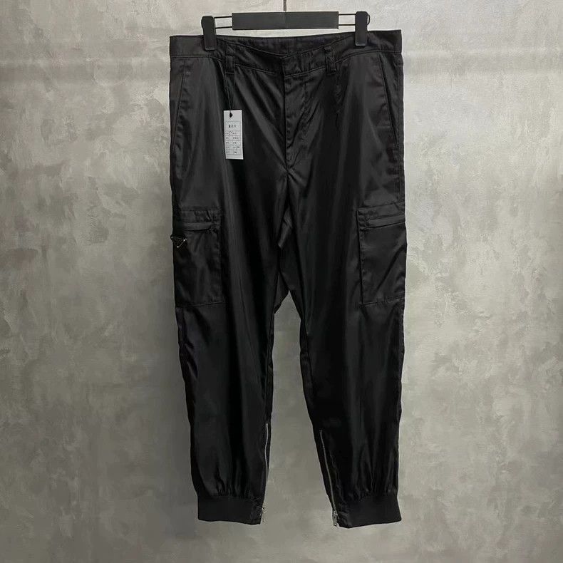 Prada Prada The latest black metal triangle pattern logo sweatpan Size US 34 / EU 50 - 1 Thumbnail
