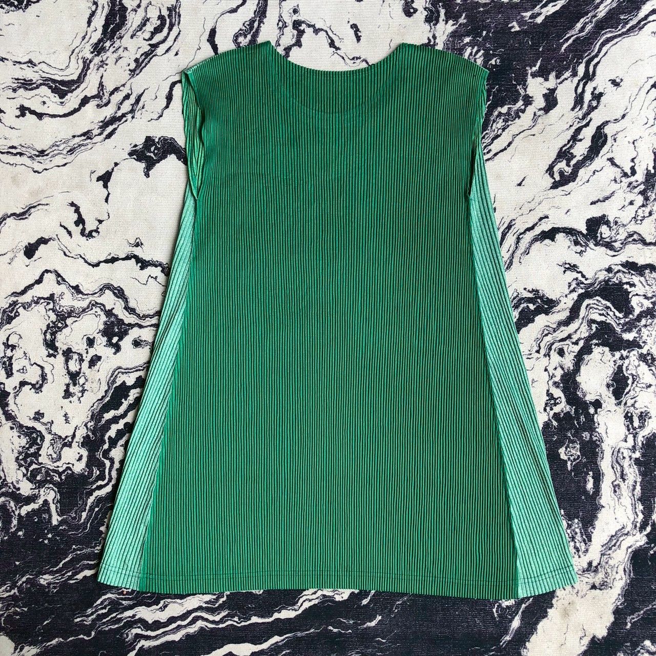 Pleats Please Issey Miyake Pleats Please Issey Miyake Graphic Pleated Dress Size M / US 6-8 / IT 42-44 - 3 Thumbnail
