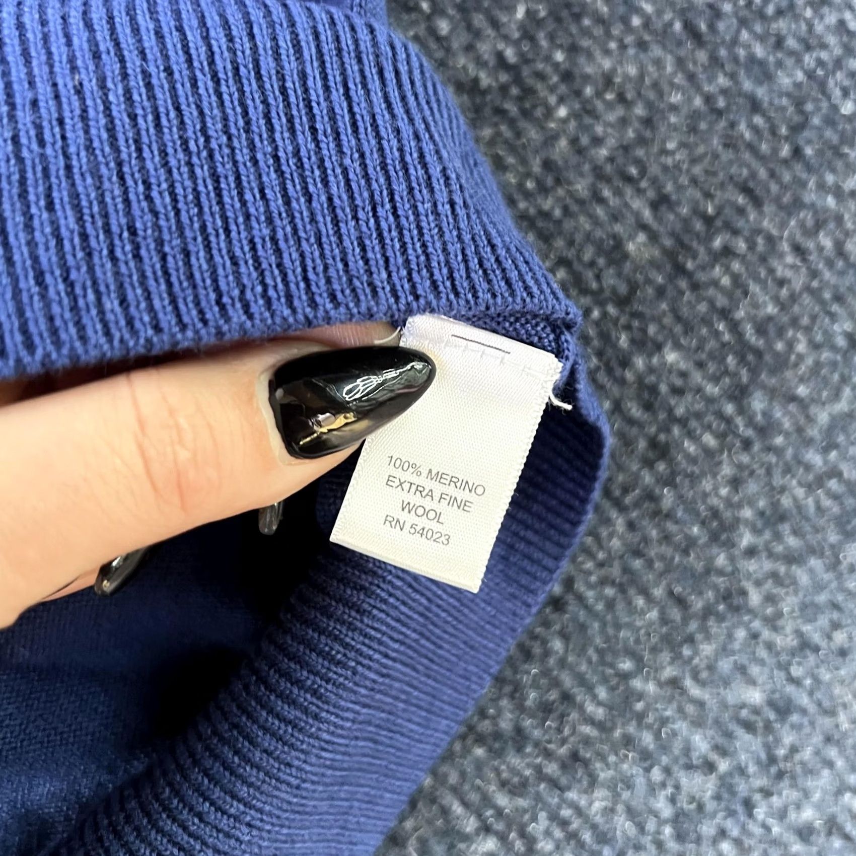 Banana Republic VINTAGE? No. Banana Republic Sweater Mens Large Blue Extrafine Merino Wool V Neck Slim Fit Shirt Mens Blue Extrafine Merino Slim Fit Knit Pullover Size US L / EU 52-54 / 3 - 3 Thumbnail