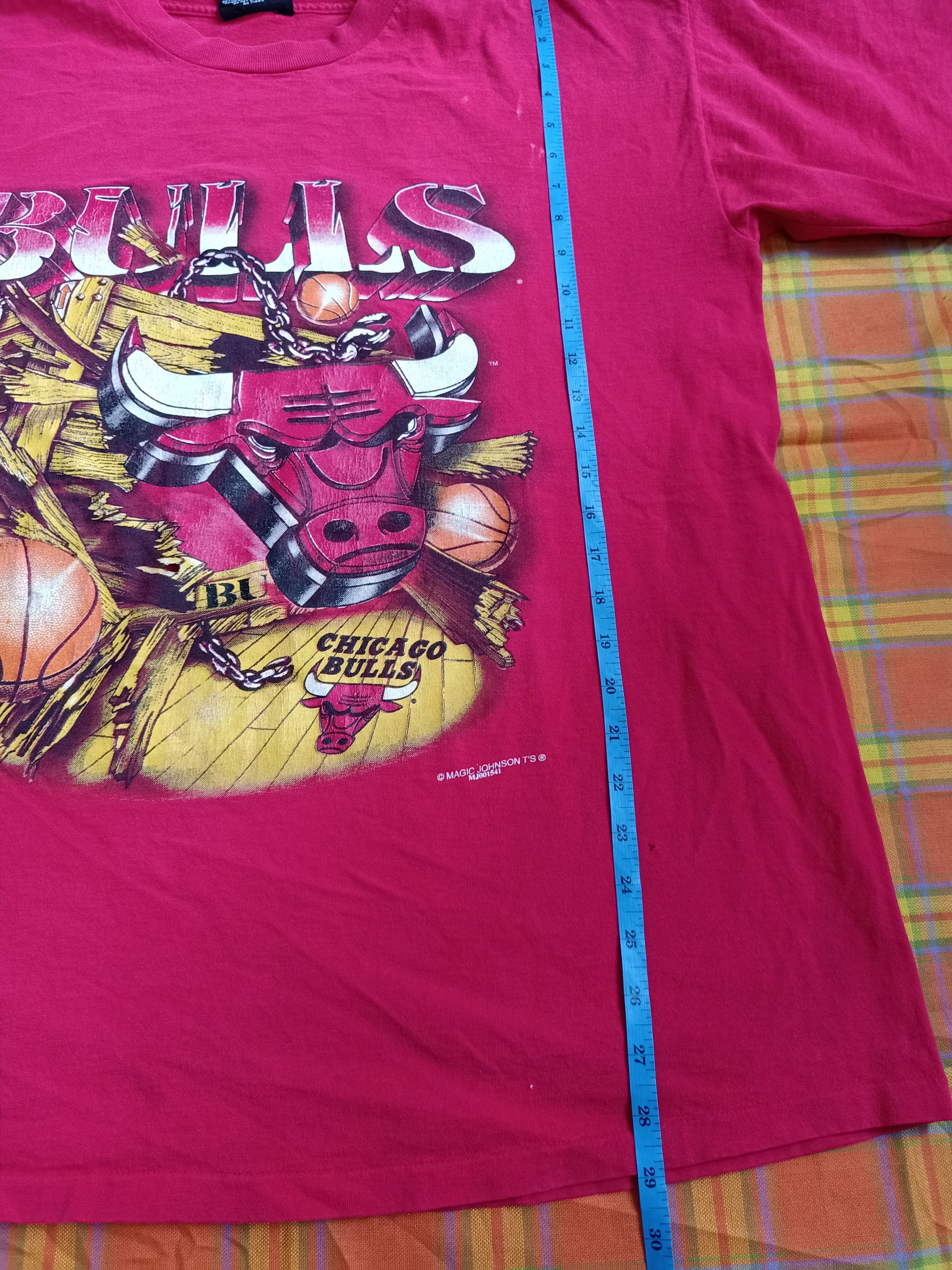 Vintage Vtg Chicago Bulls Magic Johnson tee Size US XL / EU 56 / 4 - 8 Thumbnail