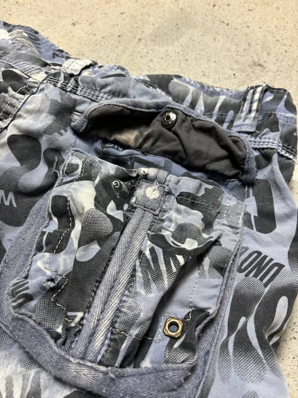 Japanese Brand × Vintage Vintage Y2K Don Gang Monogram Camo Baggy Shorts Size US 34 / EU 50 - 5 Thumbnail