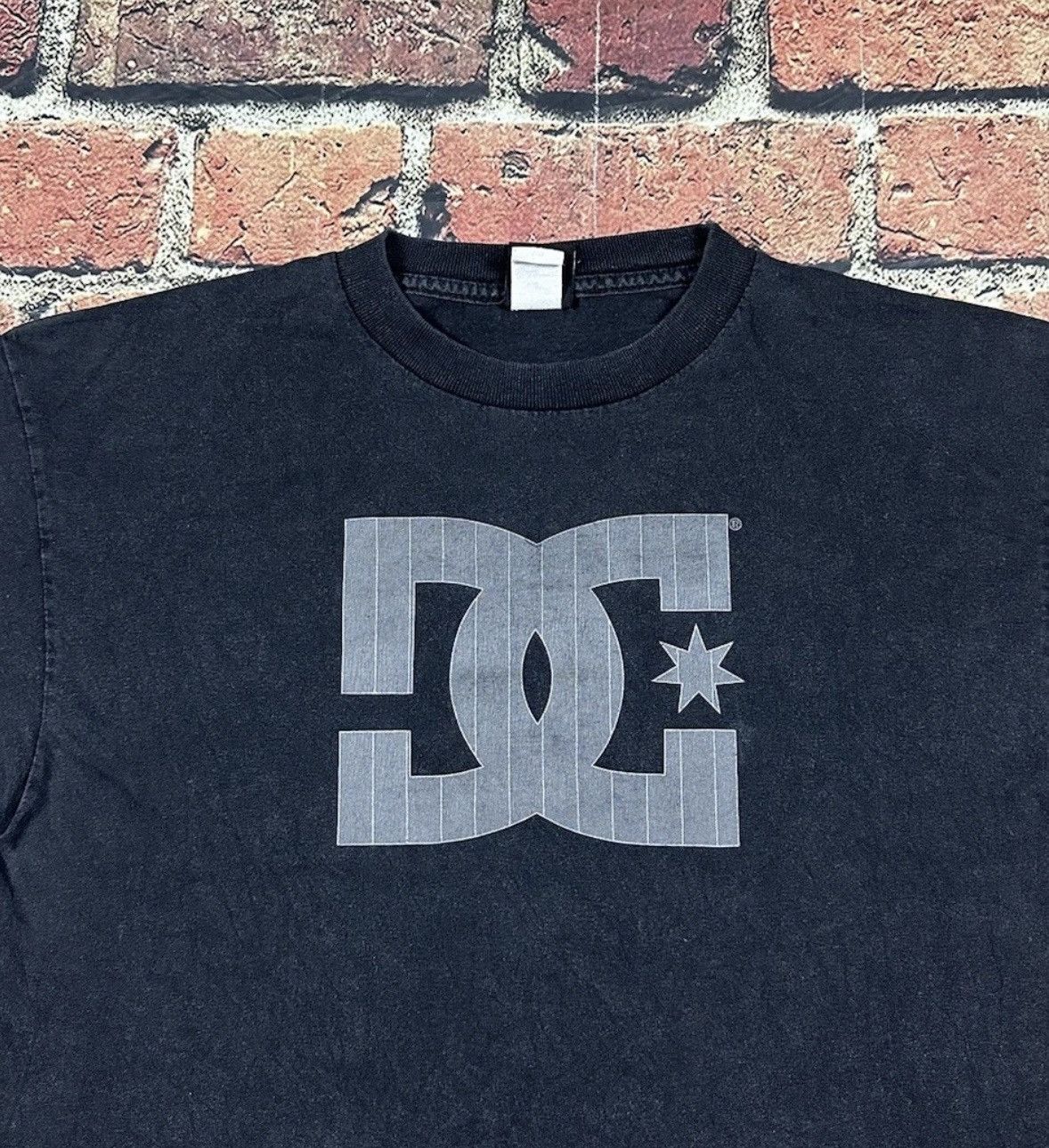 DC Vintage DC Shoes Logo Tee Skateboarding Cyber Grunge Y2K Size US M / EU 48-50 / 2 - 3 Thumbnail