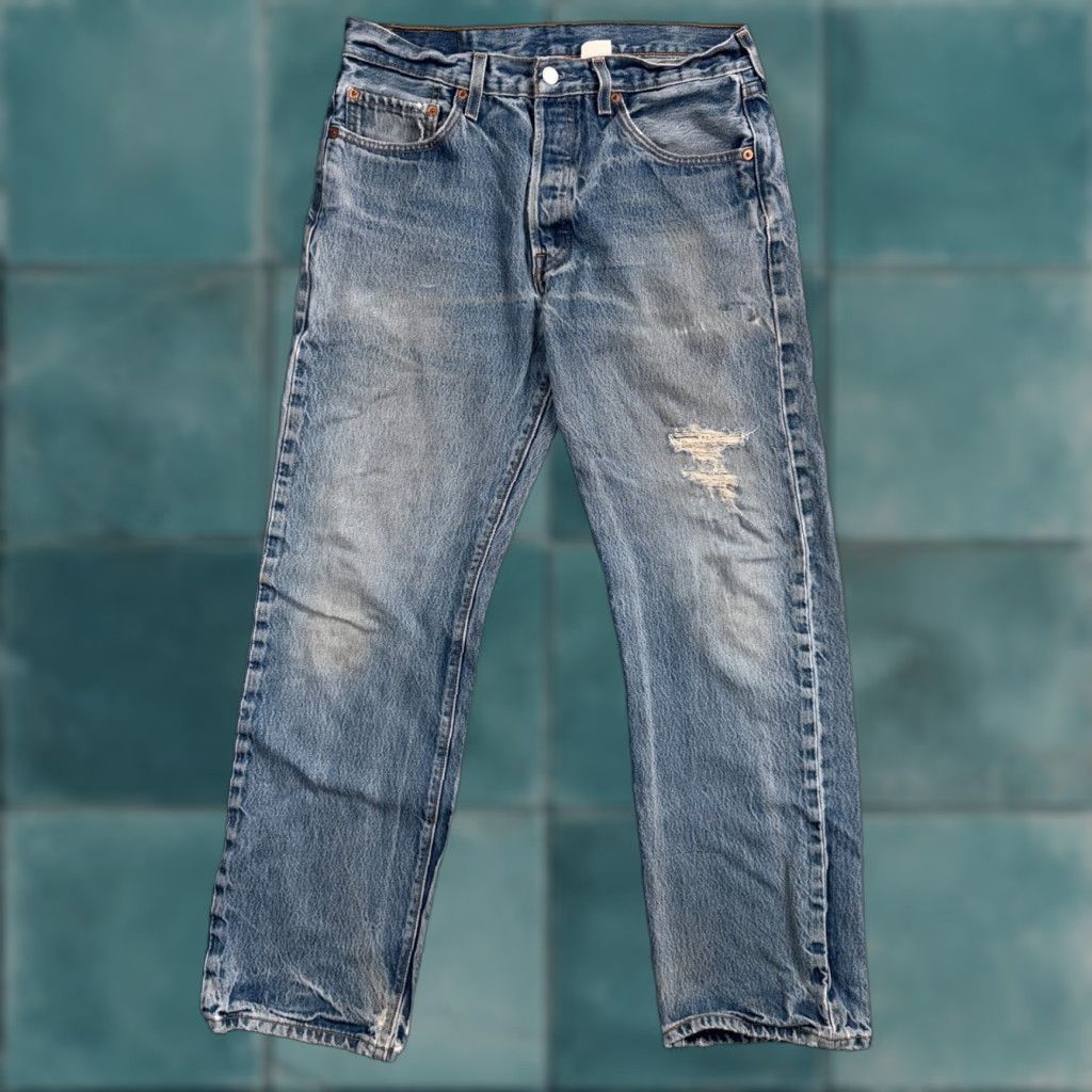 Levi's VINTAGE Levi's 501 Jeans Straight Denim Blue Light Wash 34x34 Mens Regular 90s USA 90s Discussed Theme Buttons 5-Pocket Design Mens Jeans Size US 34 / EU 50 - 1 Thumbnail
