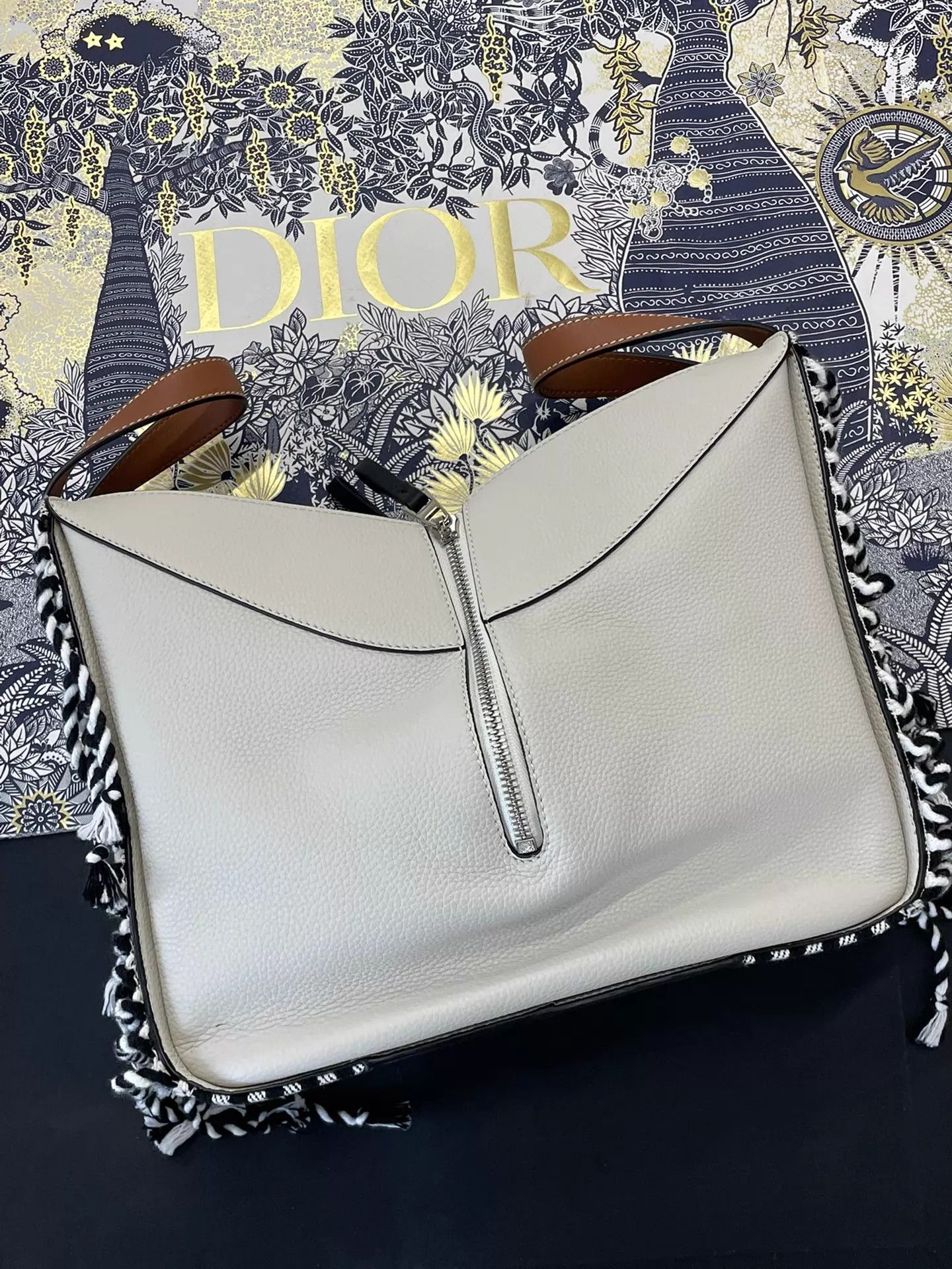 Loewe Loewe Hammock white colorblocked tassel shoulder/crossbody Size ONE SIZE - 2 Thumbnail
