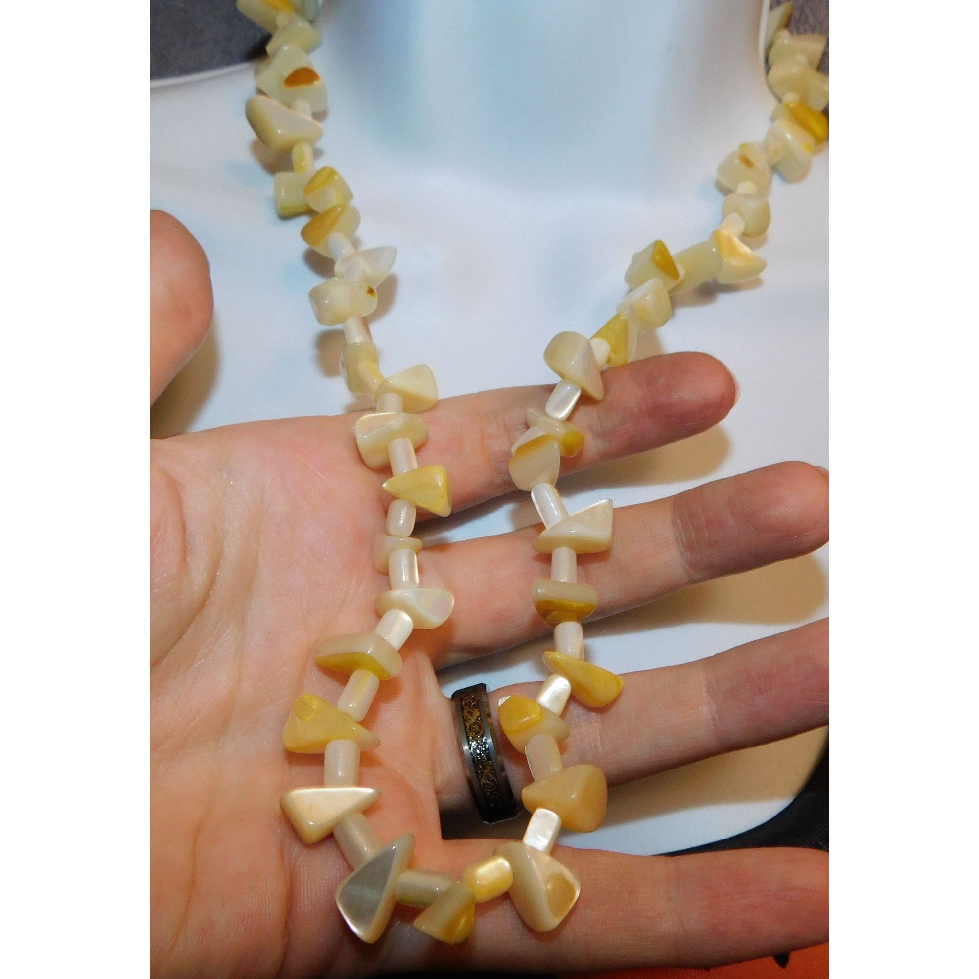 Other Vintage Mermaidcore Pearlescent Shell Bead Necklace Size ONE SIZE - 2 Thumbnail