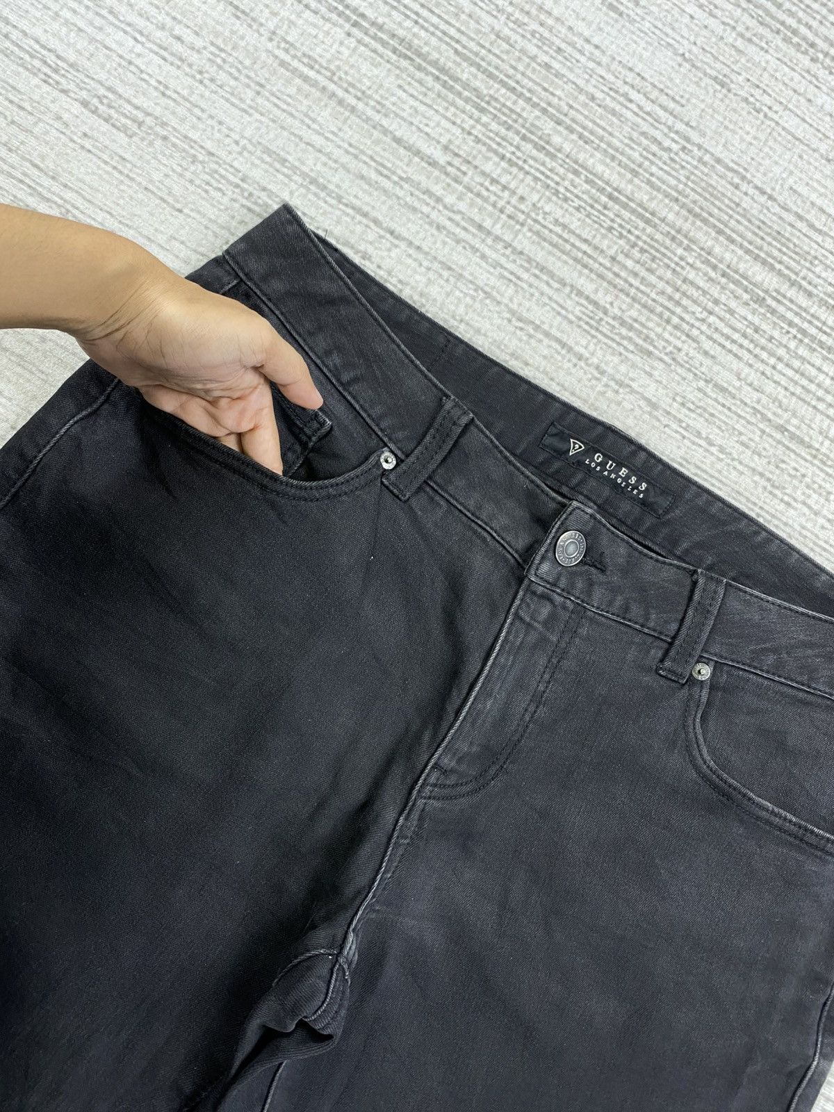 Guess × Japanese Brand × Vintage Vintage Guess Los Angeles Metal Logo All Black Denim Pants Size US 34 / EU 50 - 7 Thumbnail