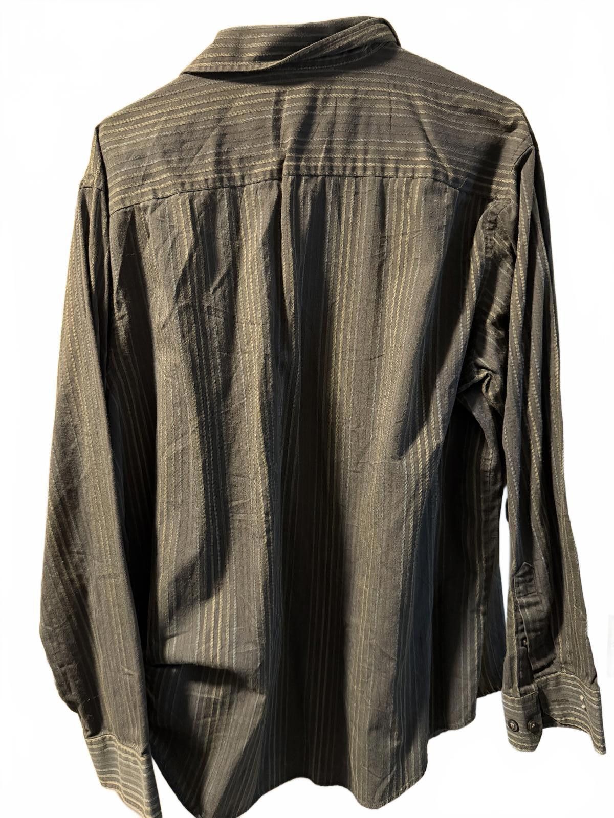 Van Heusen Van Heusen Men's Long Sleeve Button-Up Shirt Large 16-16.5 Size US L / EU 52-54 / 3 - 5 Thumbnail