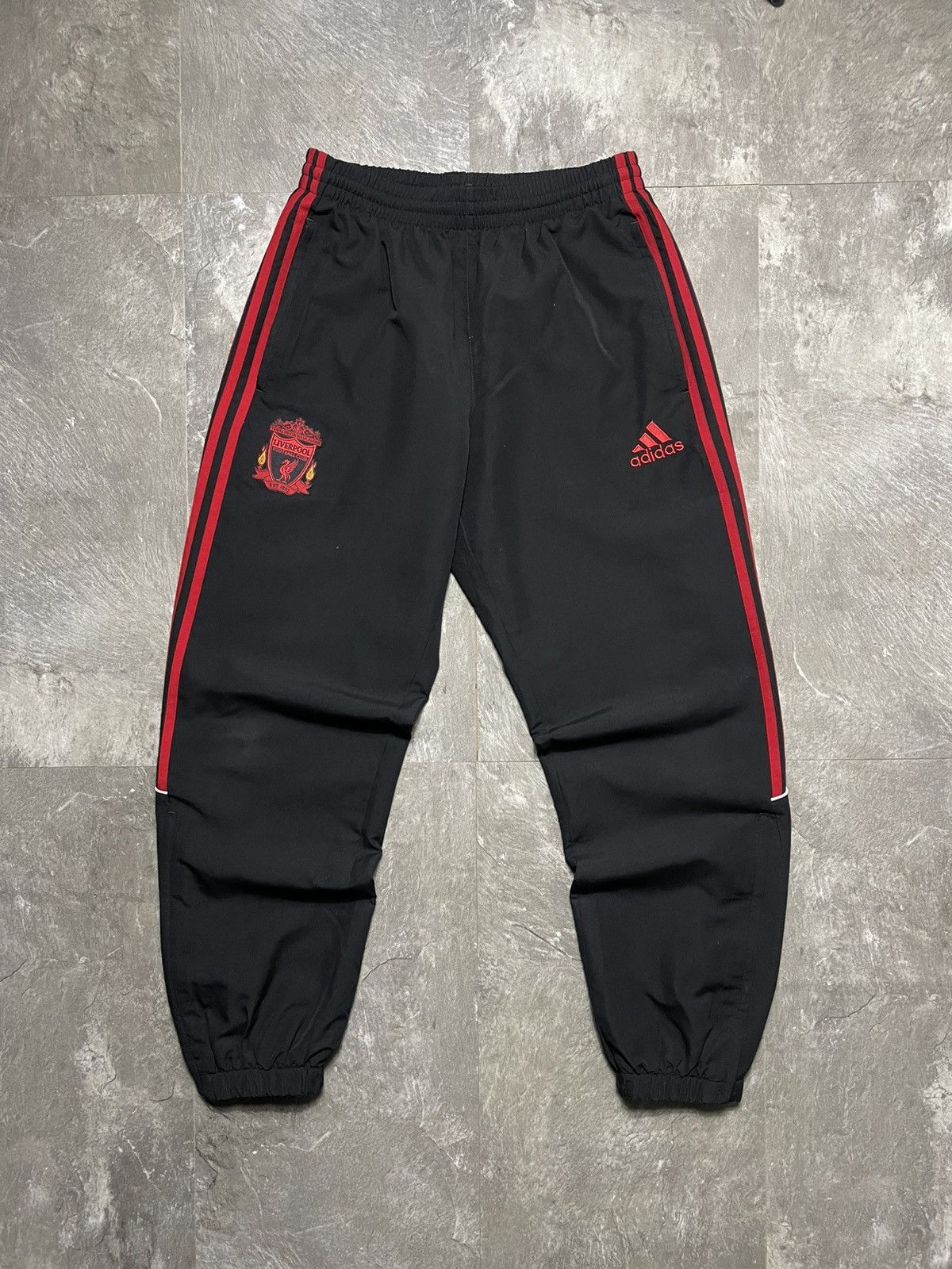 Adidas Adidas Liverpool Vintage Soccer Football Sweatpants Joggers Size US 30 / EU 46 - 1 Thumbnail