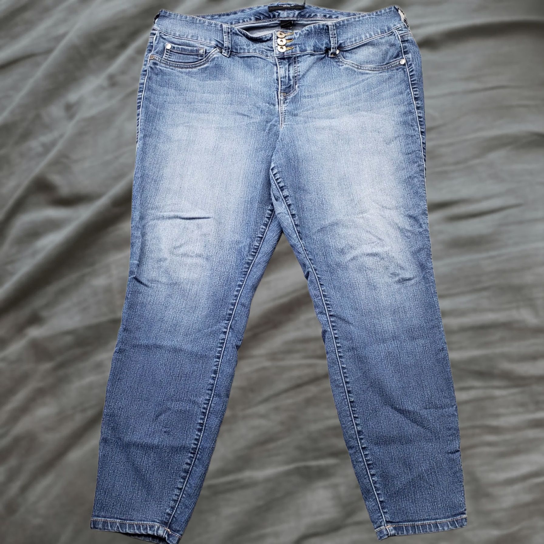 Torrid Torrid Jeans Womens 20R Blue Denim Stretch 5-Pocket Skinny Leg Button Fly Jeans Size 42" / US 20 - 1 Thumbnail