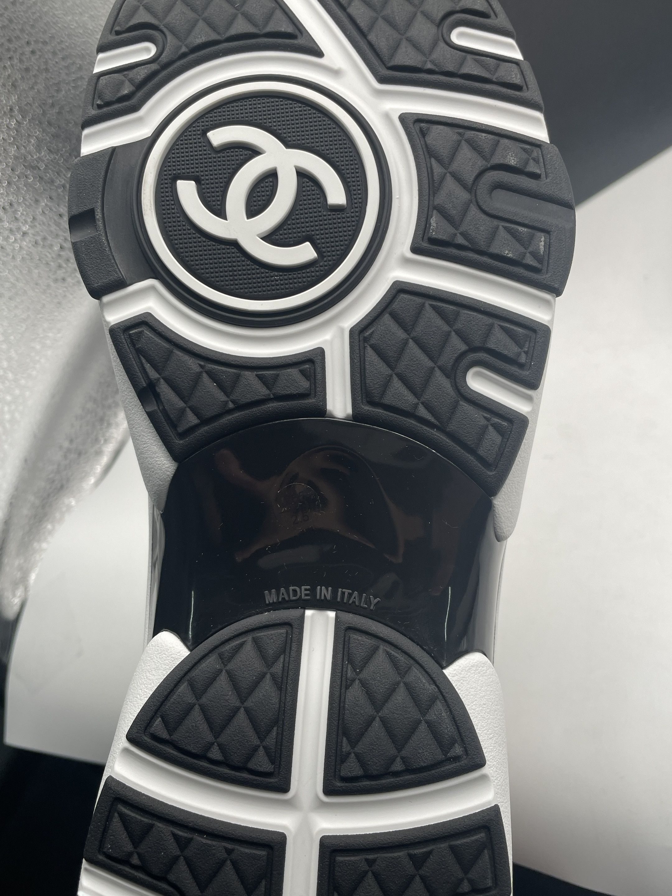 Chanel Chanel 25 Cruise White & Black Cotton Sneakers Size US 9.5 / EU 42-43 - 5 Thumbnail