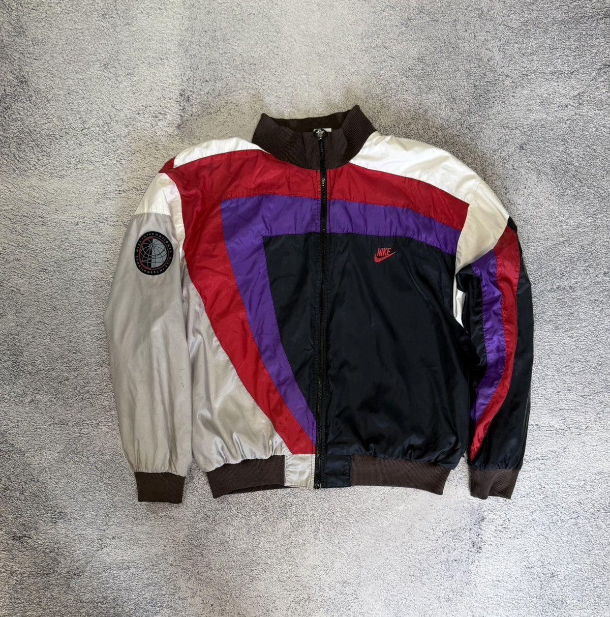 Nike Vintage Nike International Windbreaker Track Jacket Nylon Size US L / EU 52-54 / 3 - 4 Thumbnail