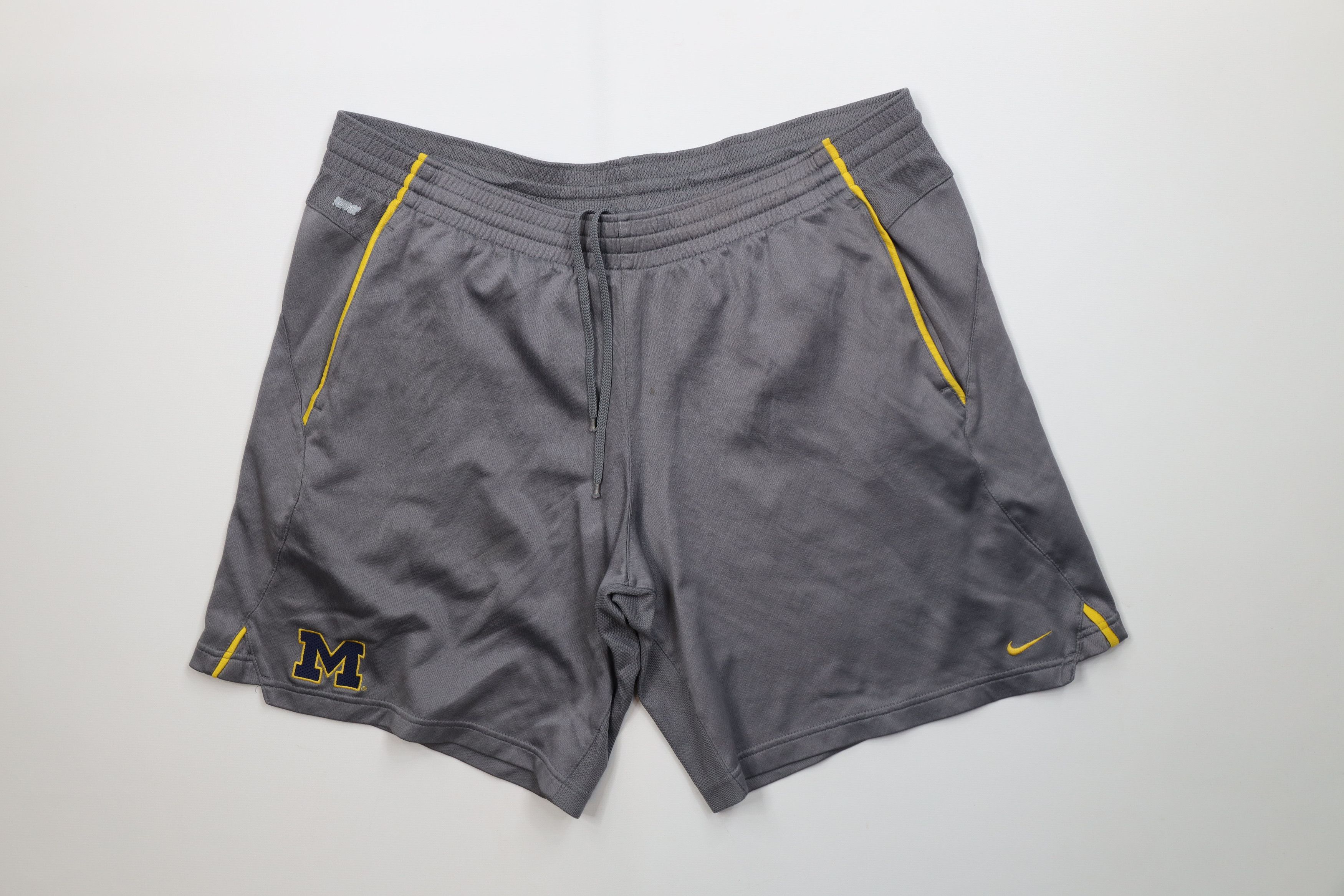Nike AS IS Vintage Nike Swoosh University of Michigan Shorts Size US 36 / EU 52 - 1 Thumbnail