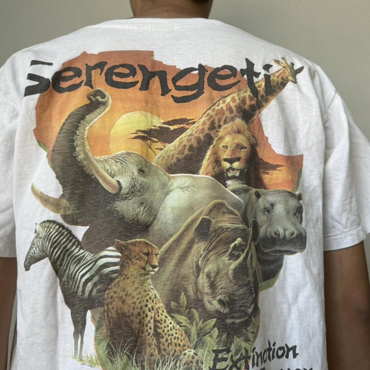 Vintage Vintage Serengeti 1990s Graphics White Tee Shirt Size US L / EU 52-54 / 3 - 1 Thumbnail