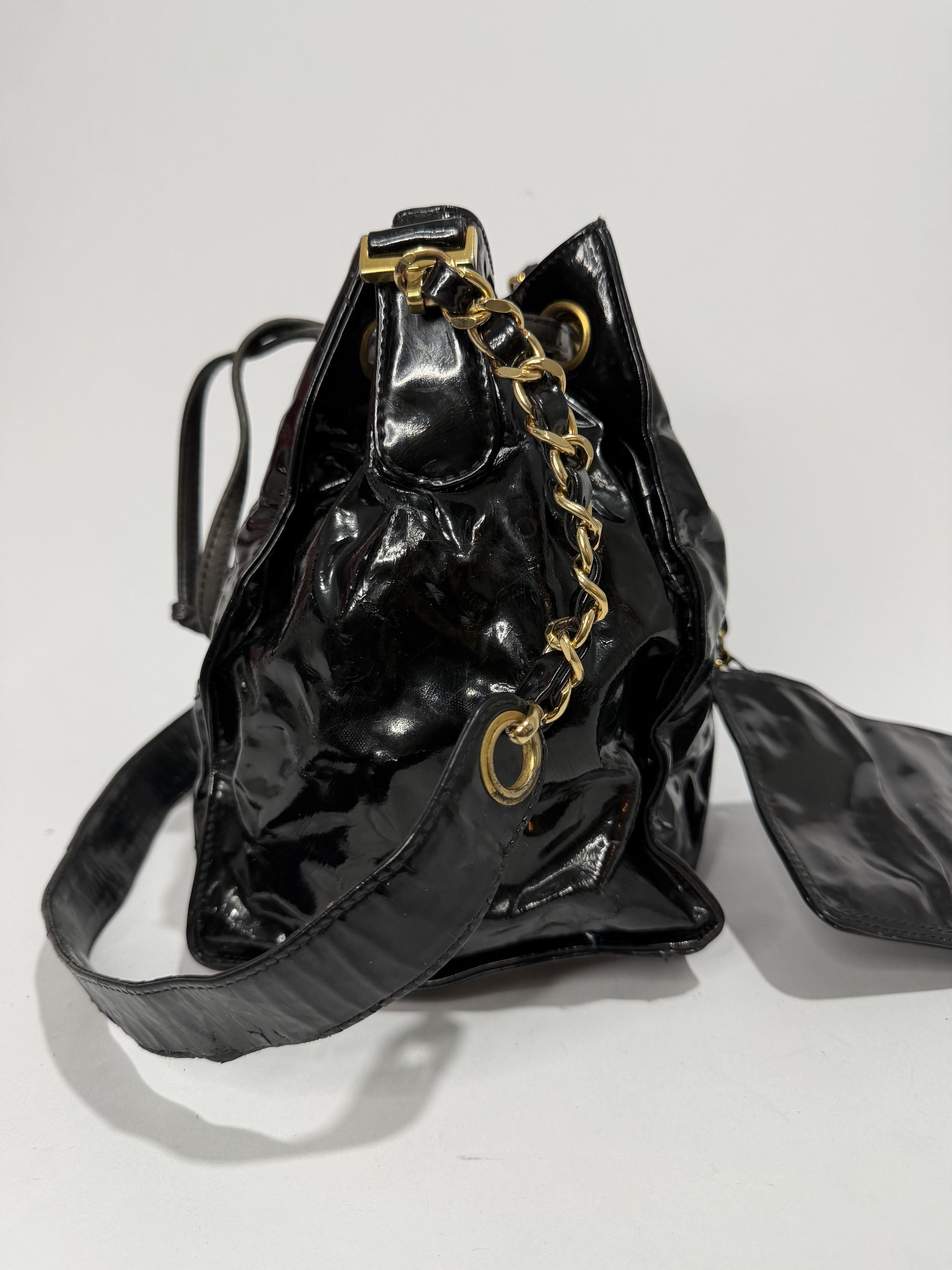 Chanel Vintage Chanel CC Patent Bucket Bag Size ONE SIZE - 6 Thumbnail