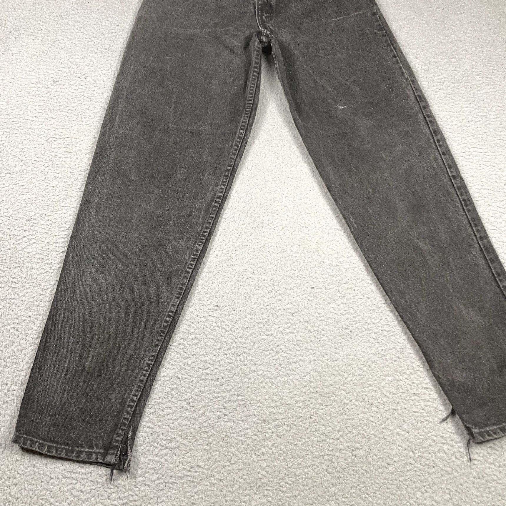 Levi's VINTAGE Levi's 560 Jeans 30x32 Black Silver Tab Tapered Leg USA Made Distressed Jeans Mens Size US 30 / EU 46 - 4 Thumbnail