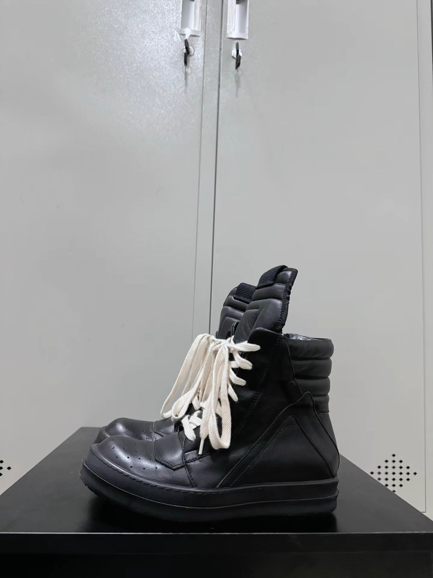 Rick Owens Rick Owens black "Reverse Triangle" sneakers Size US 5 / IT 35 - 7 Thumbnail