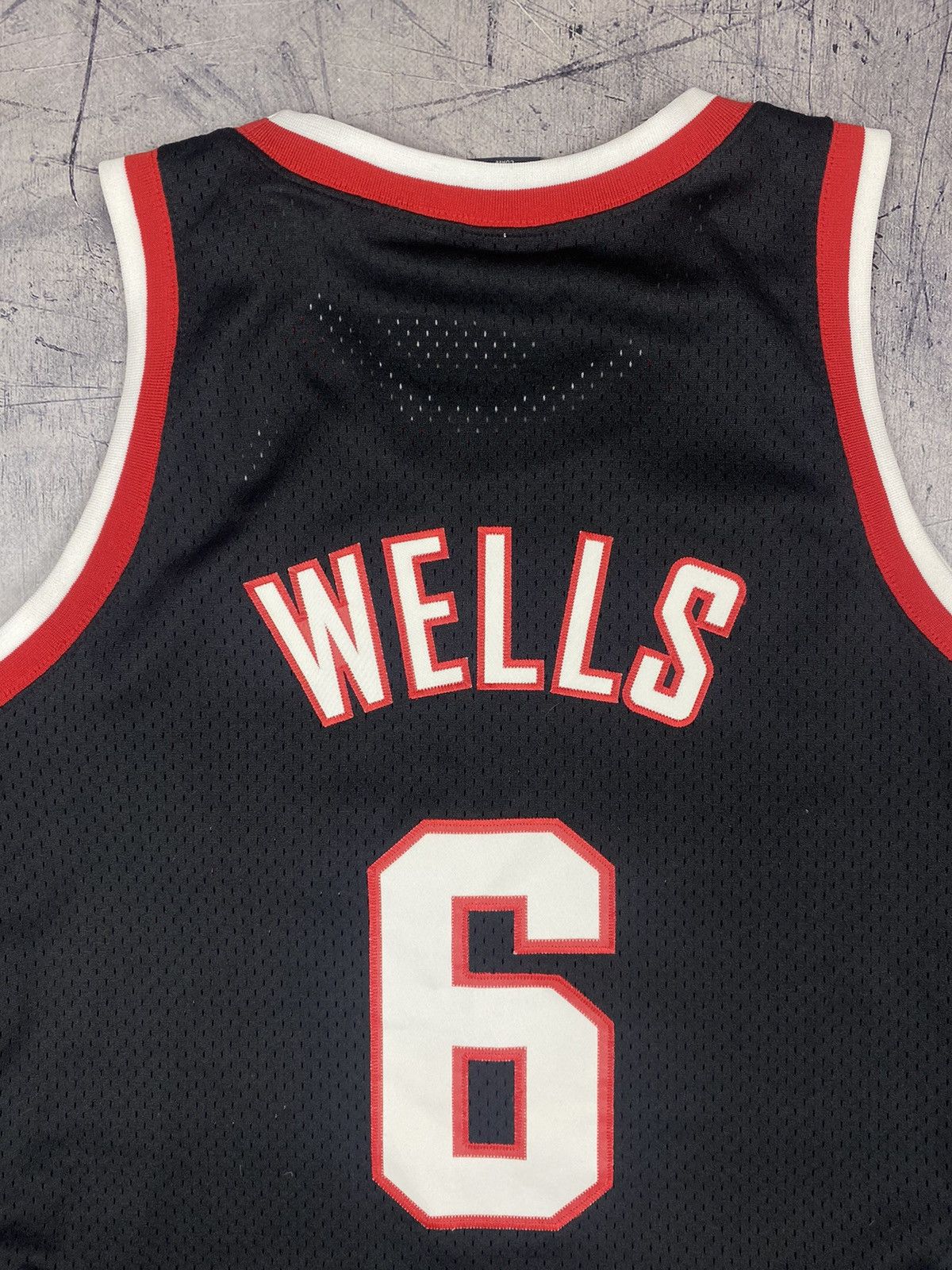 NBA × Nike × Vintage Vintage 90s Nike NBA Portland Bonzi Wells #6 Soccer Jersey Size US L / EU 52-54 / 3 - 8 Thumbnail