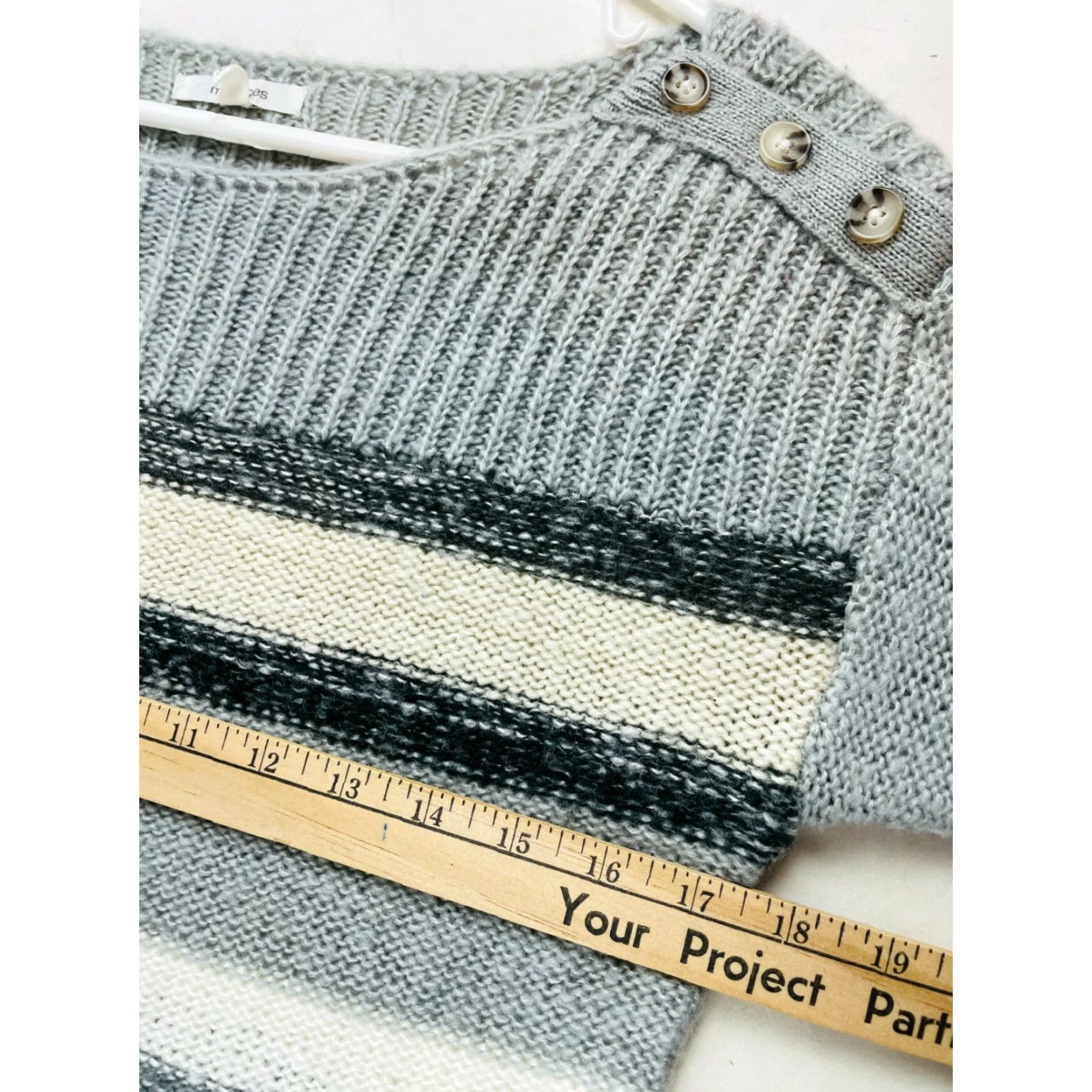 Vintage Maurices Top Women's XS Gray Striped Buttons on Shoulder Long Sleeve Knit Shirt Size XS / US 0-2 / IT 36-38 - 4 Thumbnail