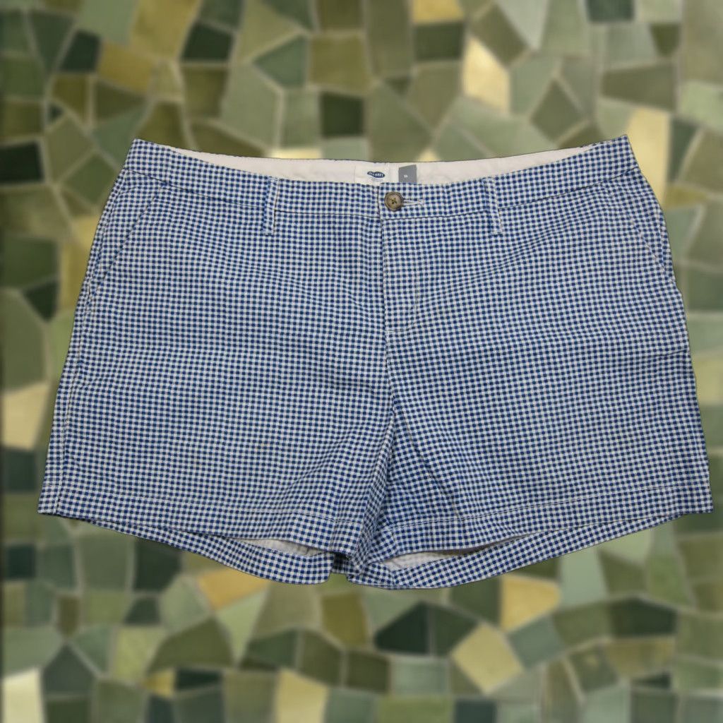 Old Navy Old Navy 100% Cotton Blue White Plaid Flat Front Chino Shorts Women Size 14 Size 26" / US 2 / IT 38 - 1 Thumbnail