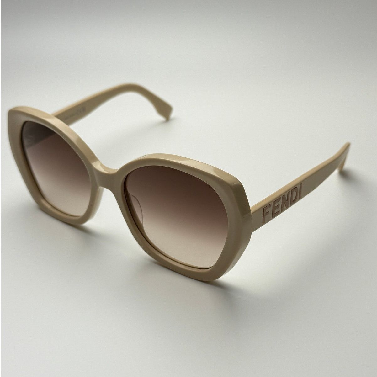 Fendi New Fendi Sunglasses FE40112I 57F Shiny Beige/Brown Gradient Size ONE SIZE - 4 Thumbnail