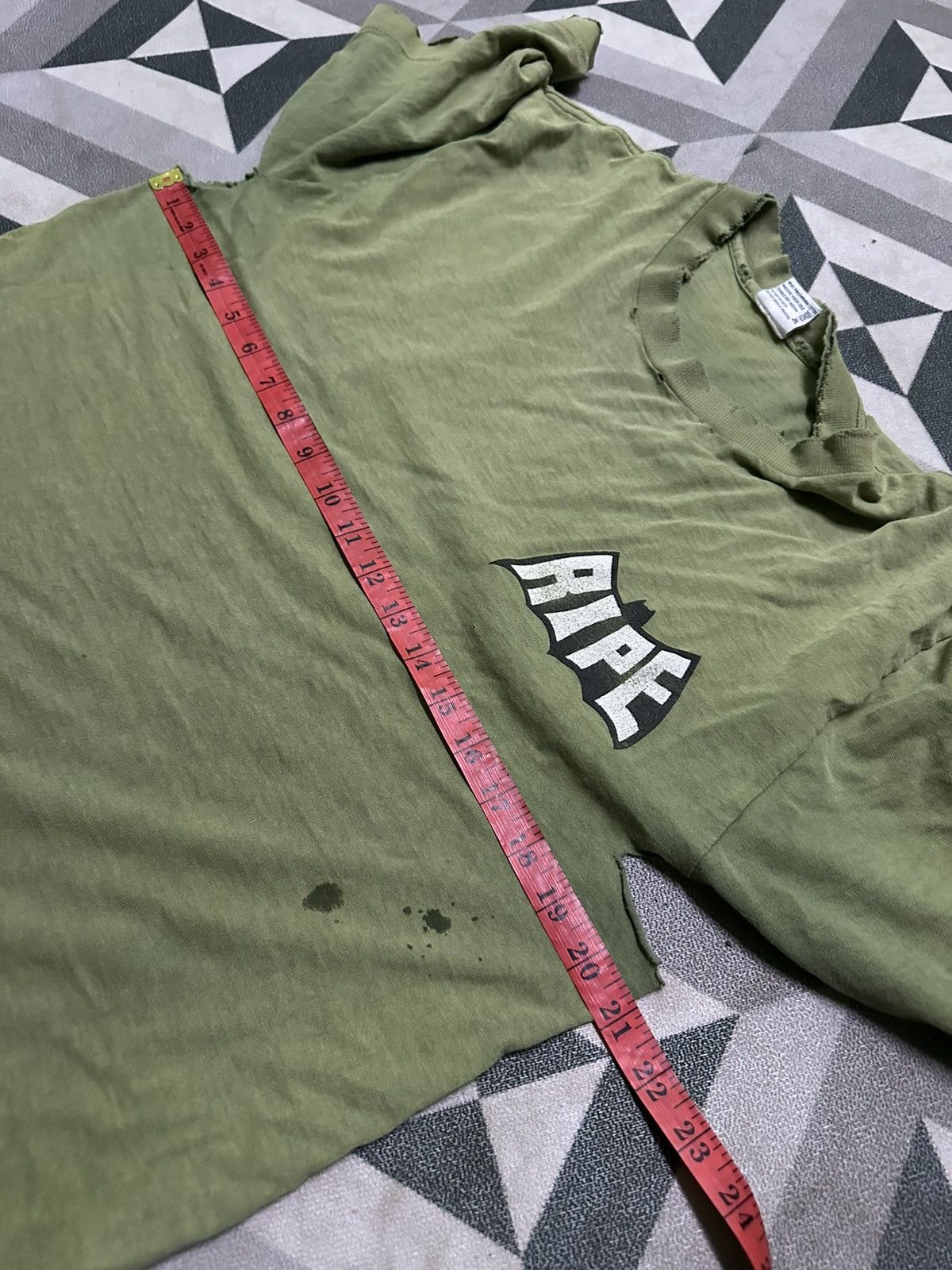 Welcome Skateboards Vintage 90s Ripe skateboard thrased tee Size US L / EU 52-54 / 3 - 10 Thumbnail