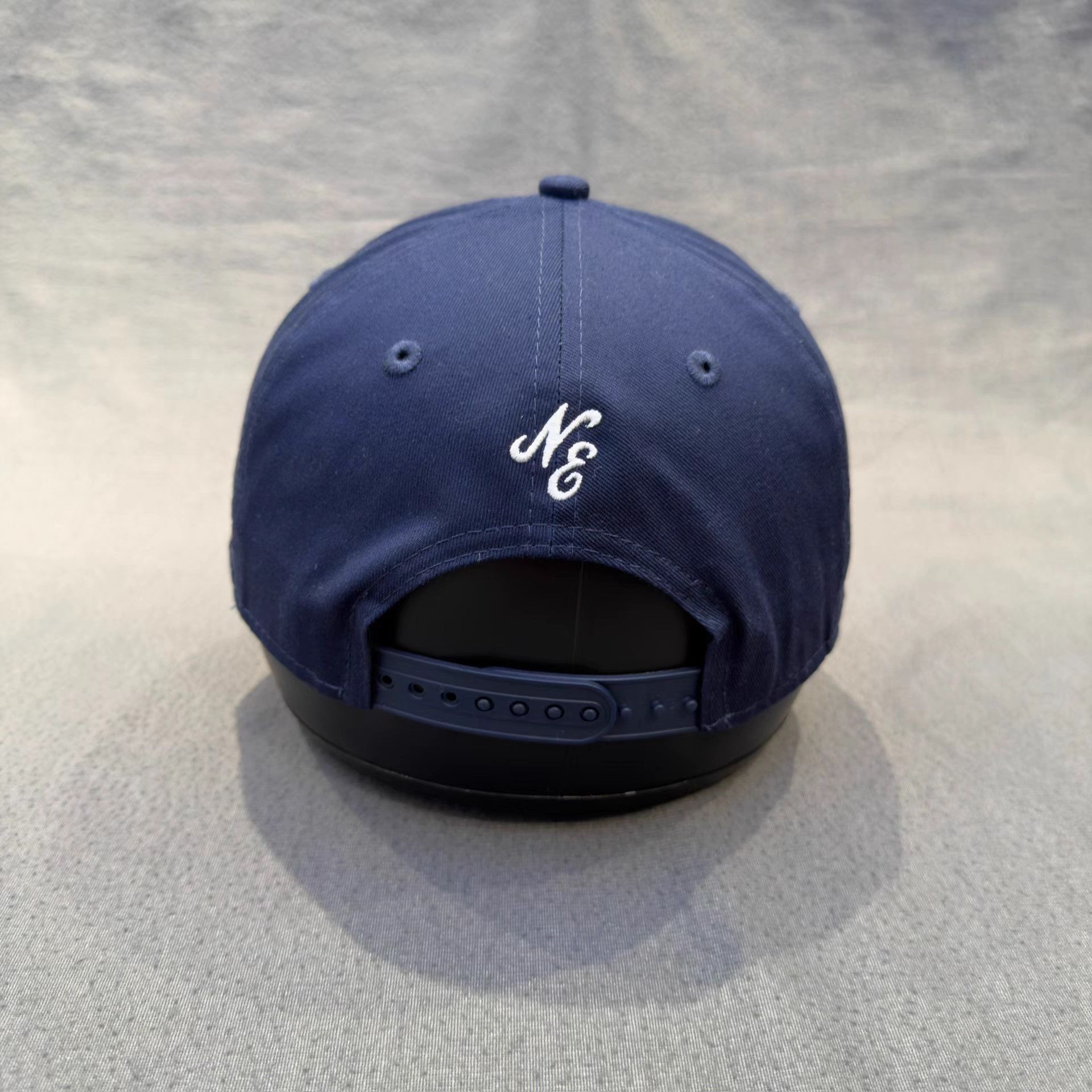 New Era New Era Curved Brim Cap。 Q5 Size ONE SIZE - 3 Thumbnail
