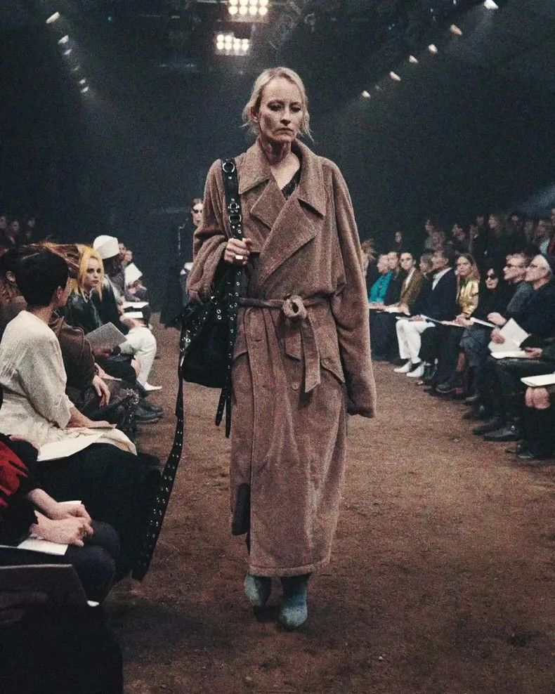 Balenciaga Balenciaga FW22 The Lost Tape Show Look. 47 Camel Old Destr Size US S / EU 44-46 / 1 - 8 Thumbnail