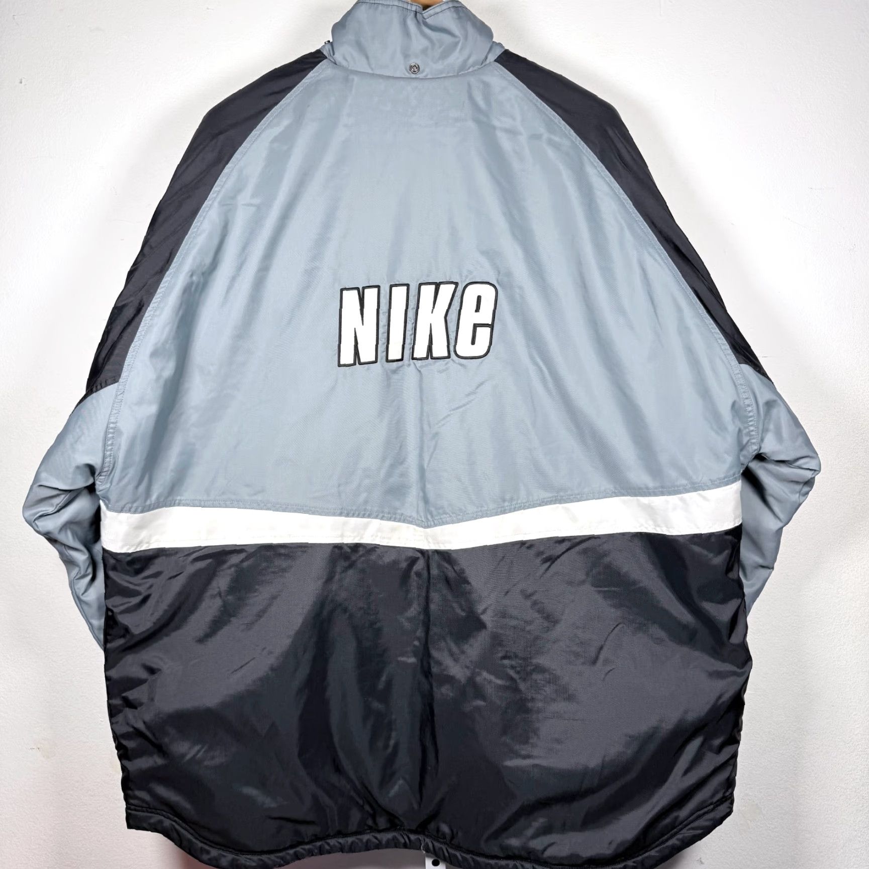 Nike VINTAGE Nike Puffer Jacket Gray Blue Spellout Logo Full Zip Coat Men 2XL 90s Logo Casual Travel Outdoors Mens Size US XXL / EU 58 / 5 - 2 Thumbnail