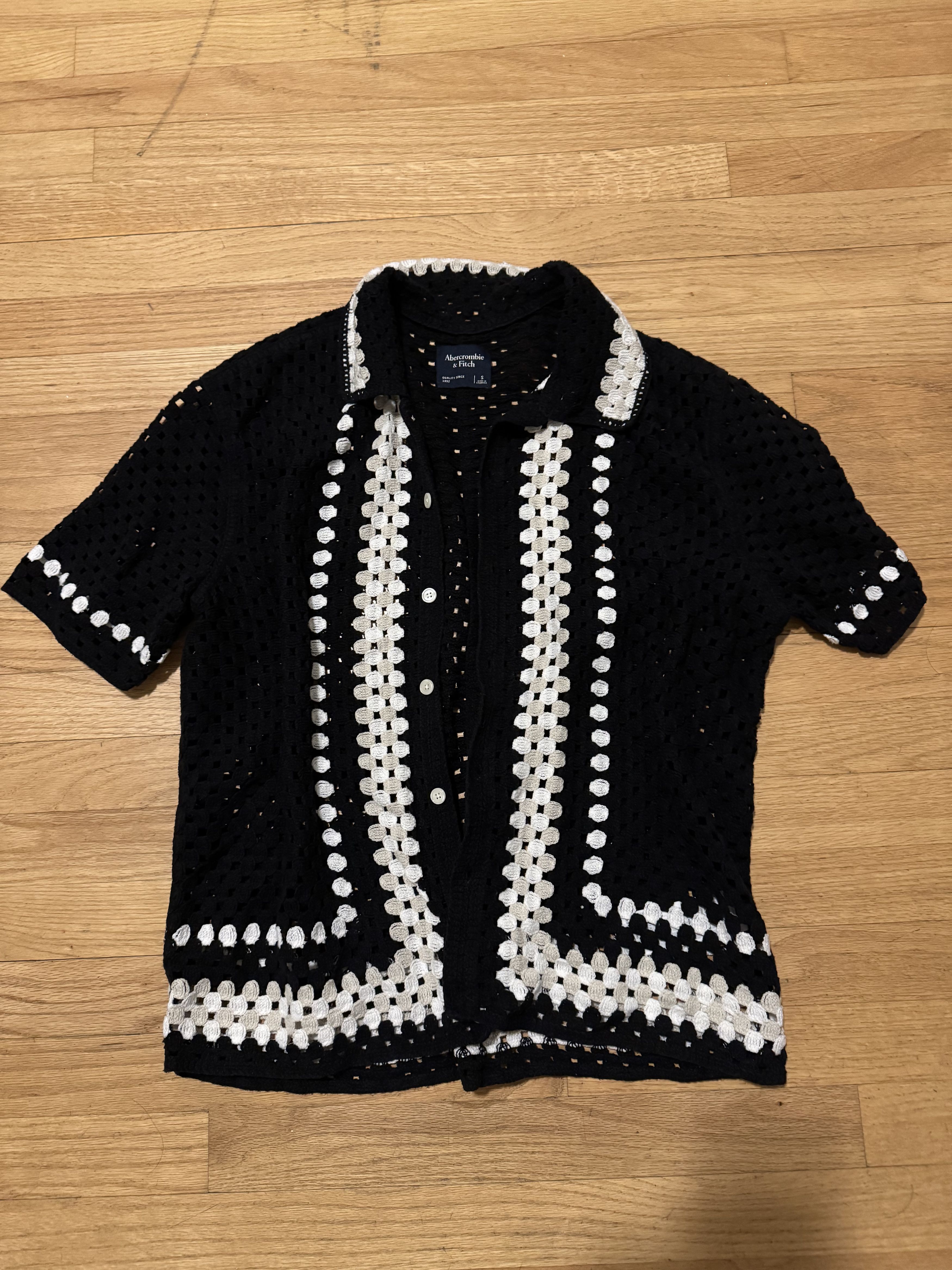 Abercrombie & Fitch Crochet Knit Button Up Shirt Size US S / EU 44-46 / 1 - 1 Thumbnail