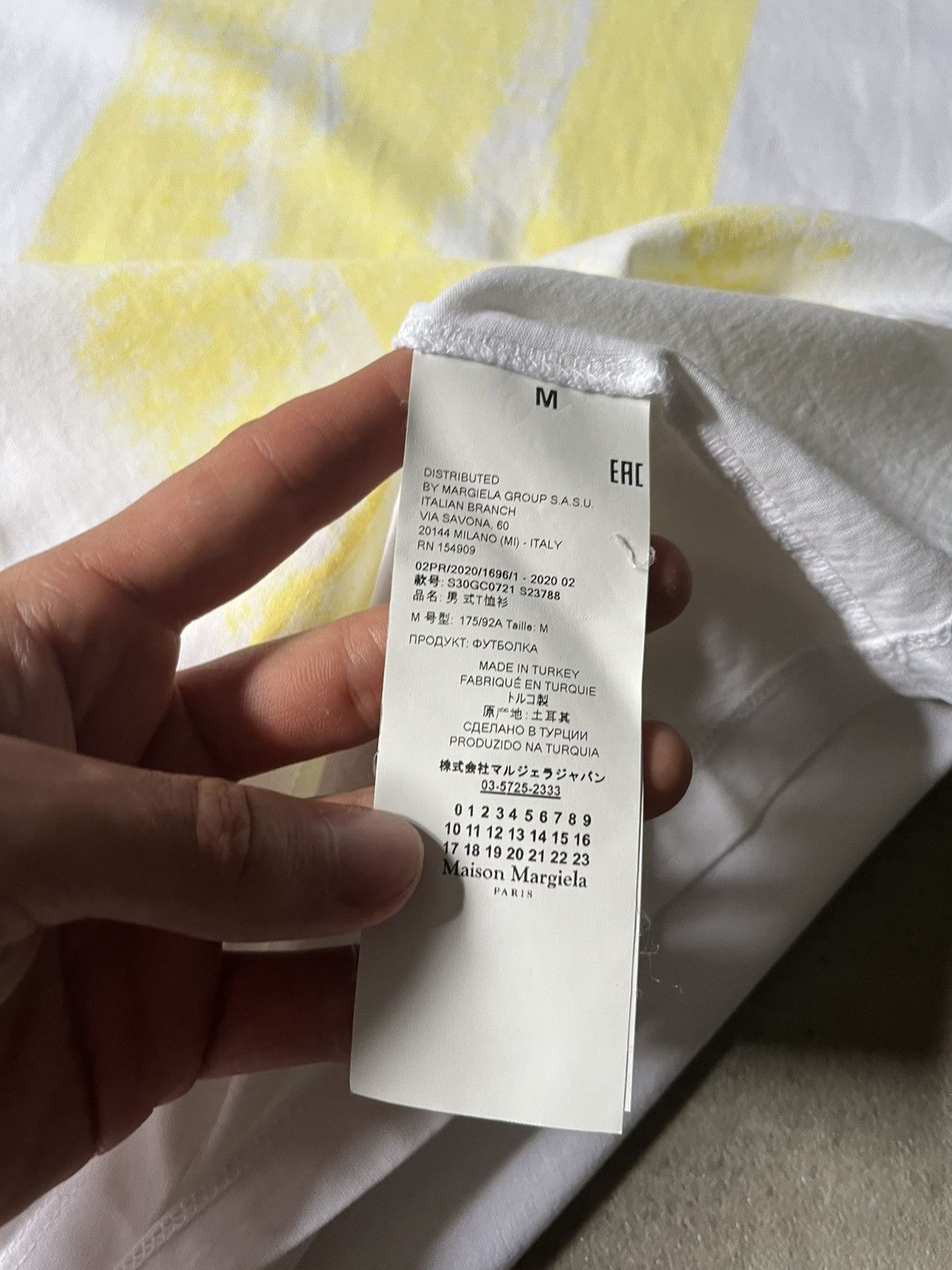 Maison Margiela Maison Margiela A/W 20 white T-shirt yellow stripe Size US M / EU 48-50 / 2 - 7 Thumbnail