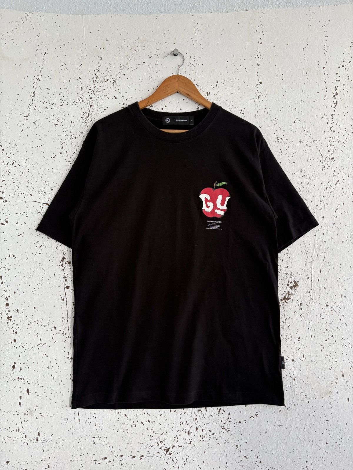 Undercover GU X Undercover Apple T-shirt Size US L / EU 52-54 / 3 - 1 Thumbnail