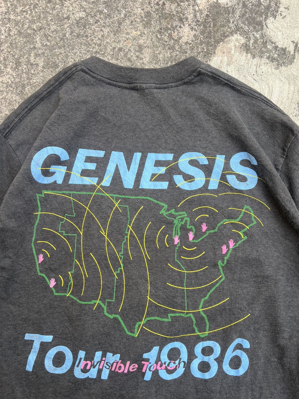 Vintage Vintage 1986 Genesis Invisible Touch Tour Size US S / EU 44-46 / 1 - 4 Thumbnail
