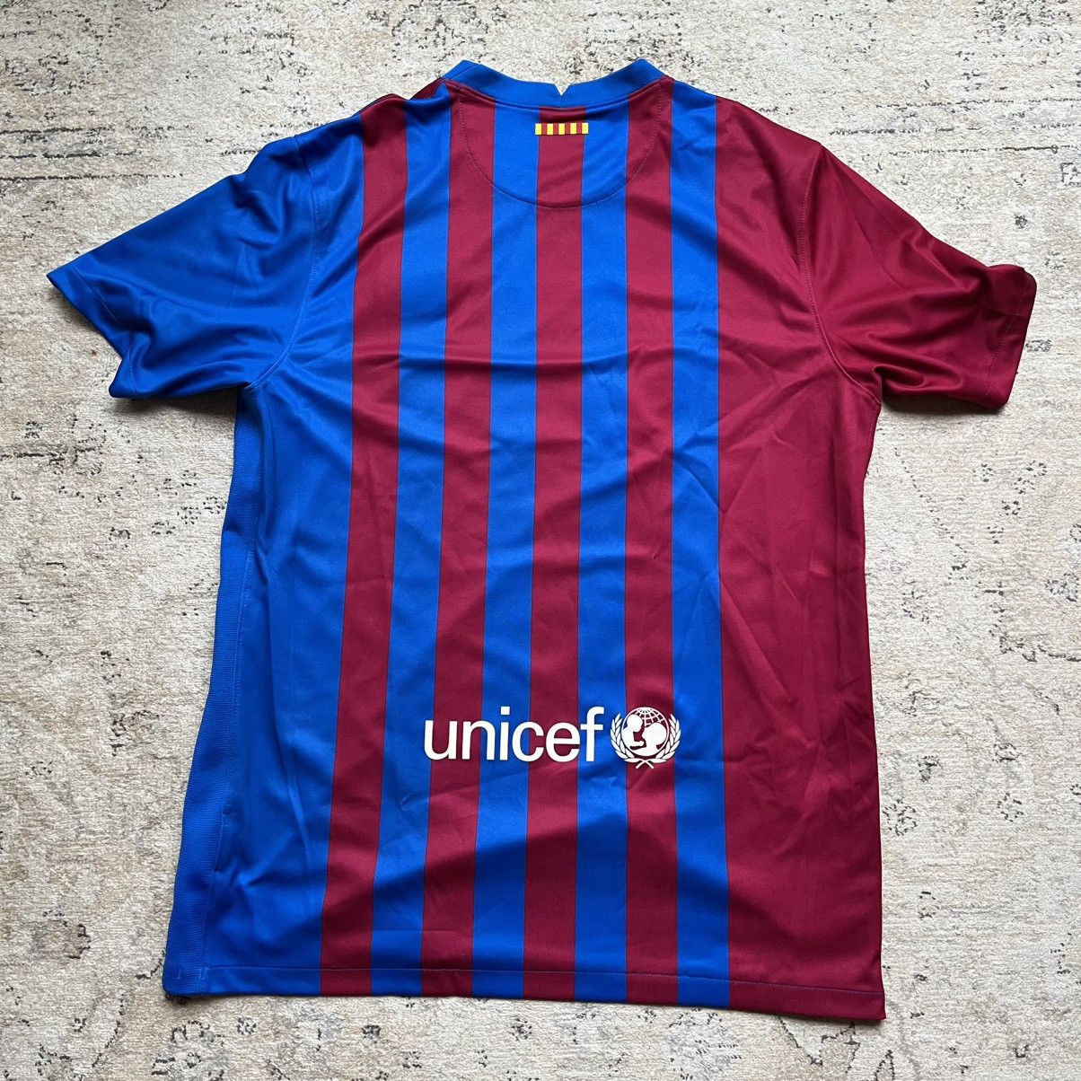 Nike Barcelona Home Jersey 2021/22 size L Size US L / EU 52-54 / 3 - 6 Thumbnail