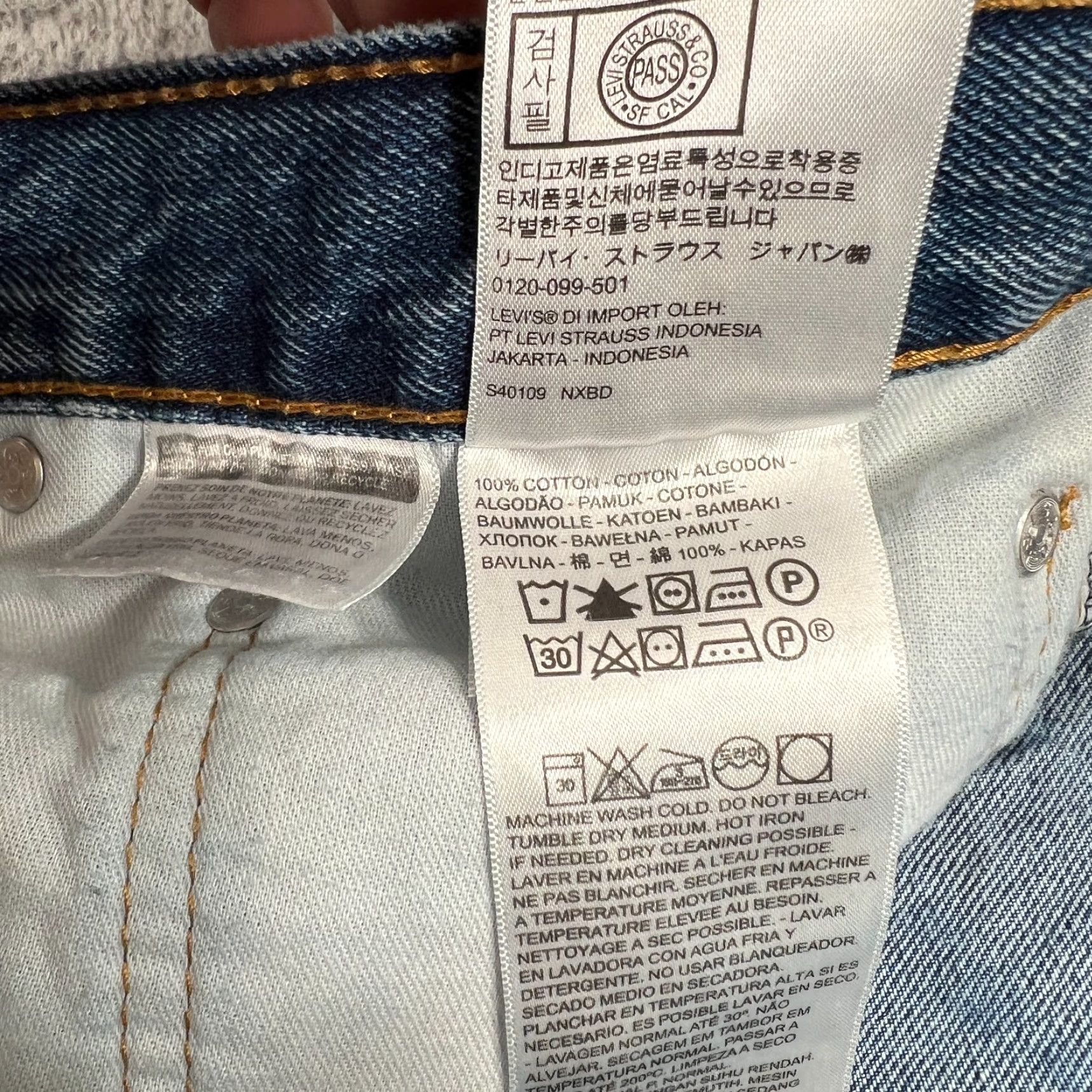 Levi's VINTAGE Levi's Jeans Men 550 Straight Leg 38x32 Dark Blue Denim Relaxed Fit 90s Grunge Mens Size US 38 / EU 54 - 7 Thumbnail