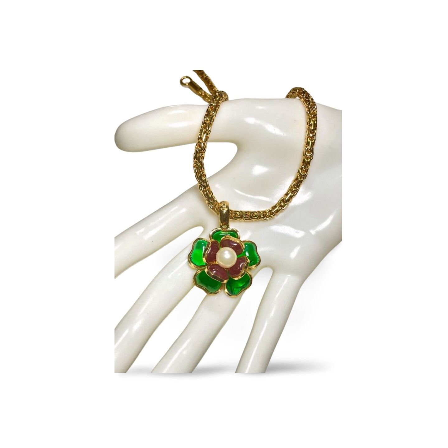 Chanel Vintage CHANEL green and red gripoix flower top necklace Size ONE SIZE - 5 Thumbnail