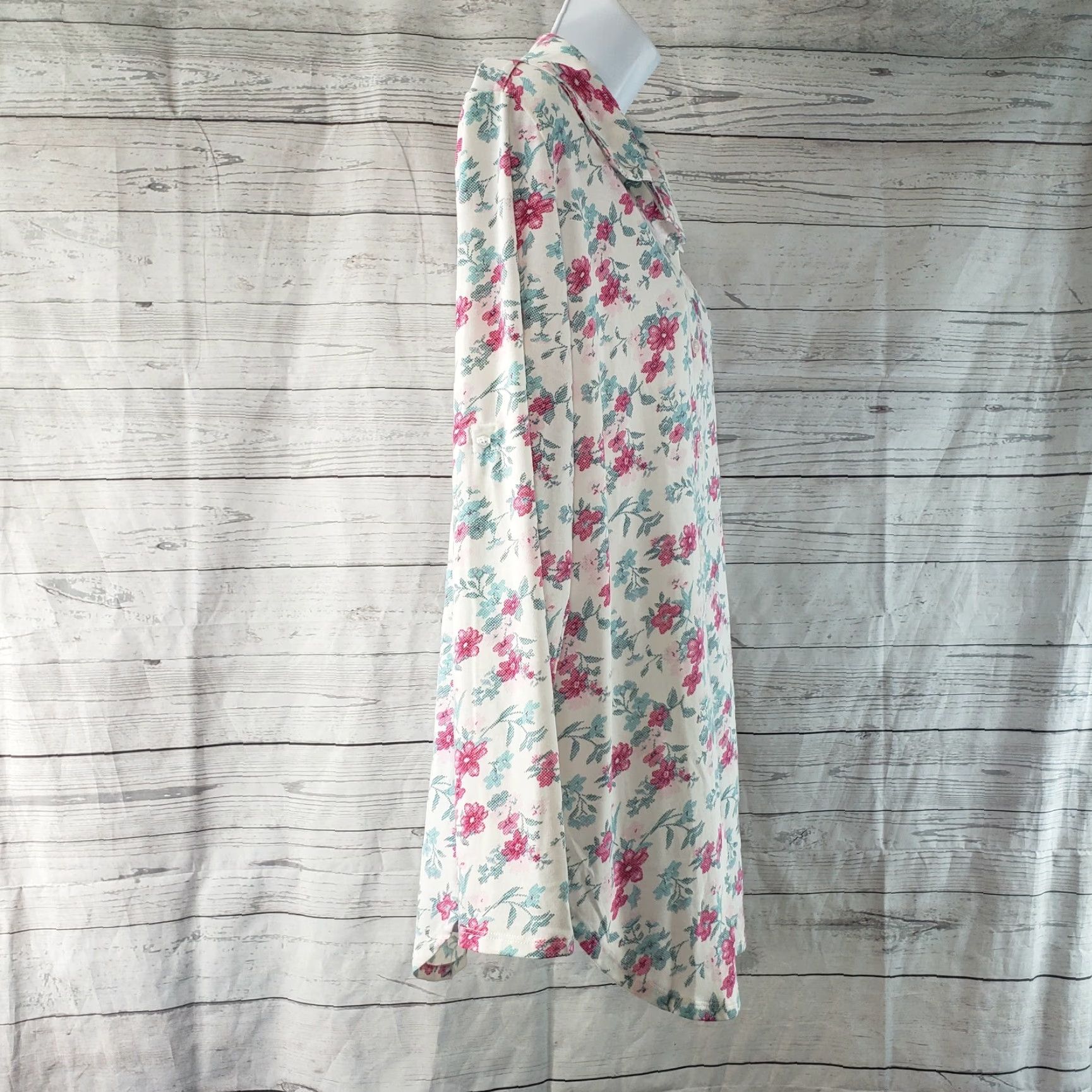 Vintage VINTAGE? No — Actually: LuLaRoe Valentina top White Pink Floral Button-Up Shirt Women M Size M / US 6-8 / IT 42-44 - 4 Thumbnail