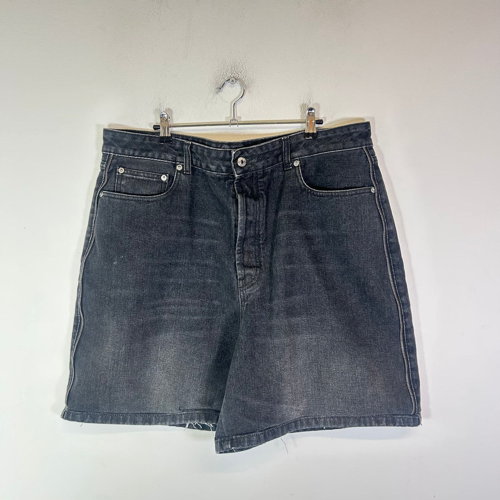 Off-White Off-White Black Washed Zipper Denim Shorts Size US 36 / EU 52 - 1 Thumbnail