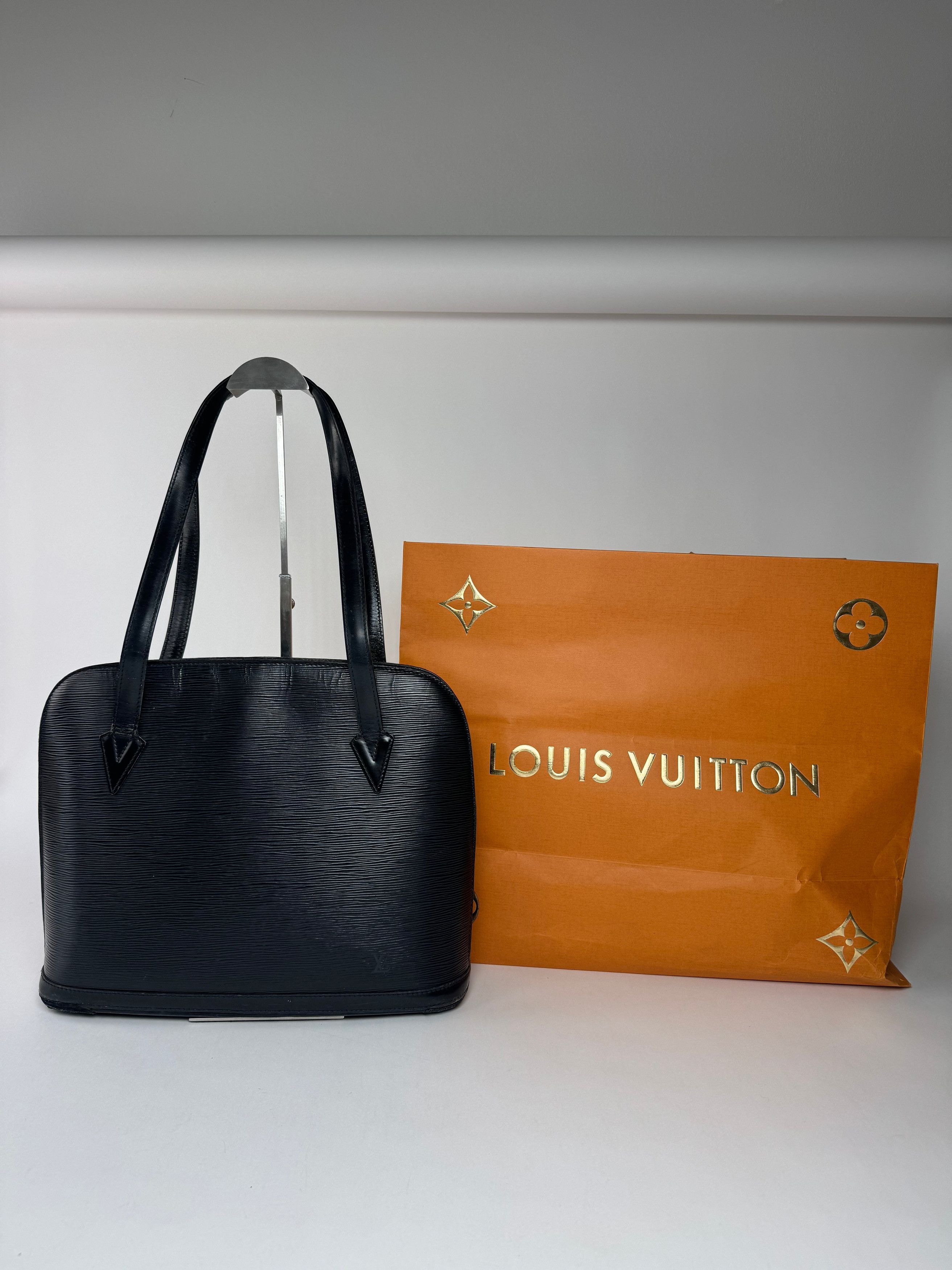 Louis Vuitton Vintage ALMA PM EPI Leather Bag Black Size ONE SIZE - 1 Thumbnail