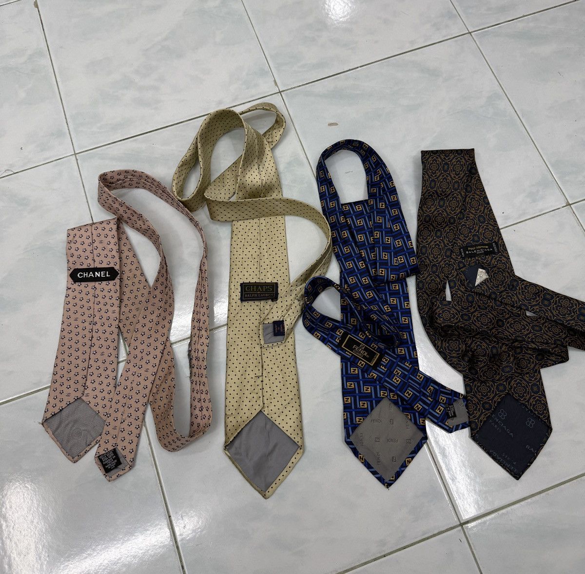Balenciaga 🔥🔥🔥4 PCS NECKTIES CHANEL BALENCIAGA FENDI CHAPS RALPH LAUREN Size ONE SIZE - 2 Thumbnail
