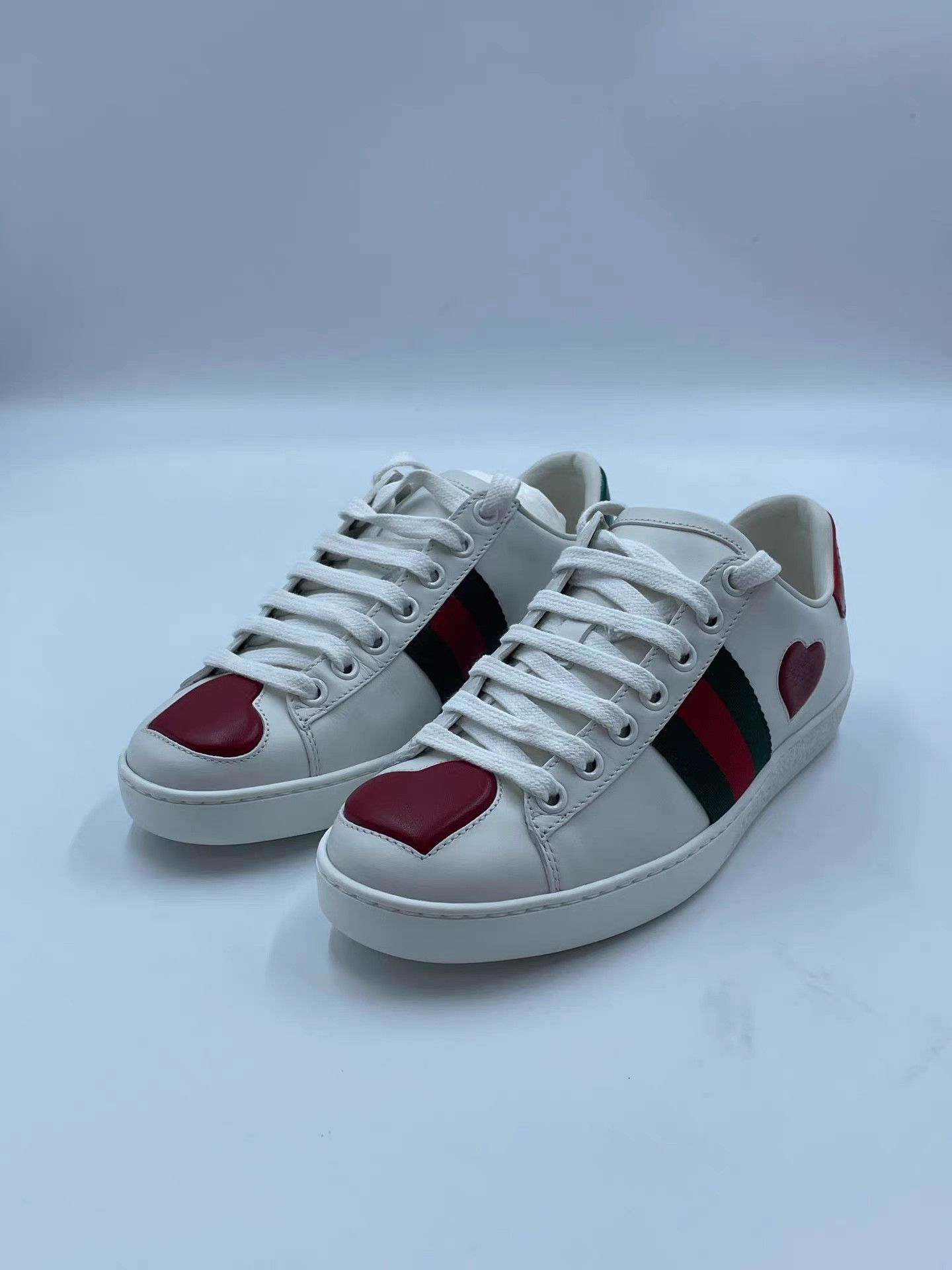Gucci Gucci ACE Heart Pattern & Embroidered Bee Sneakers K2 Size US 4 / IT 34 - 1 Thumbnail
