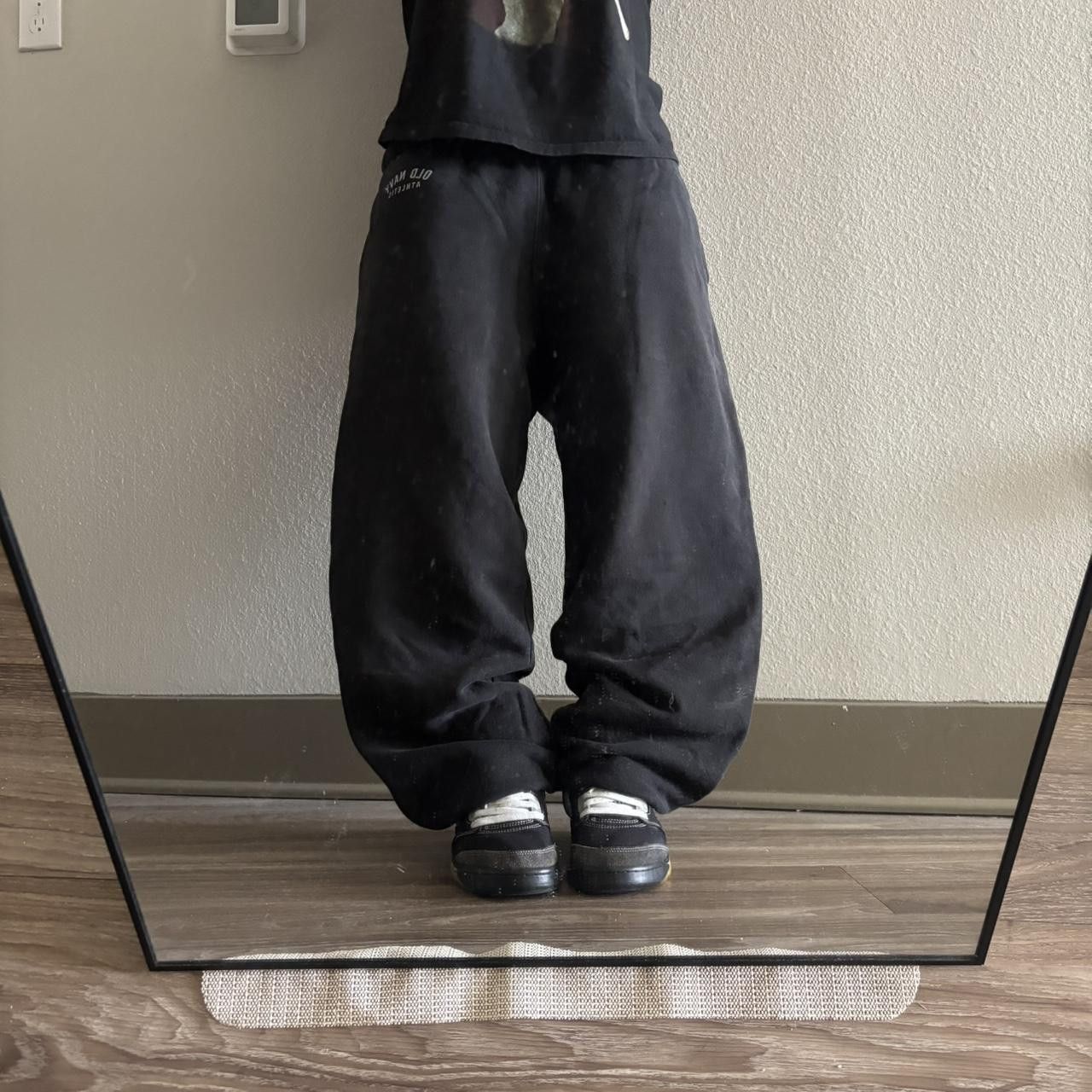 Old Navy Crazy Vintage Y2K/2000s Baggy Black Old Navy Skater Essential Sweatpants! Size M Size US 34 / EU 50 - 1 Thumbnail