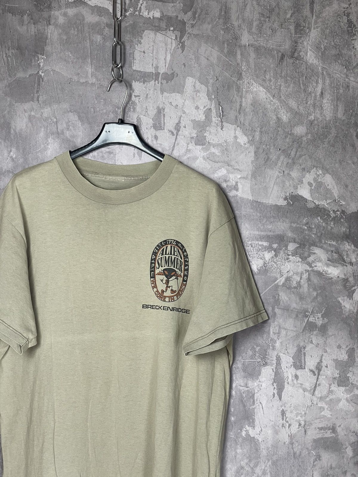 Vintage Vintage Y2K Crazy 1996s Big Logo Alien Summer T shirt Size US L / EU 52-54 / 3 - 9 Thumbnail
