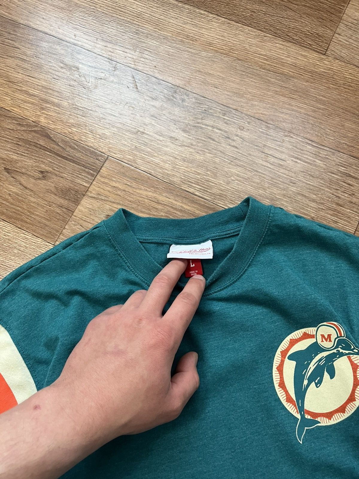 Mitchell & Ness Vintage Mitchell & Ness Miami Dolphins NFL T Shirt Size US L / EU 52-54 / 3 - 6 Thumbnail