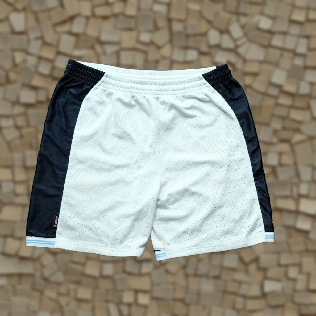 Vintage VINTAGE AND1 Basketball Shorts 90s Y2K MixTape Tour Men Jersey Adult XL White Men Size US XL / EU 56 / 4 - 1 Thumbnail