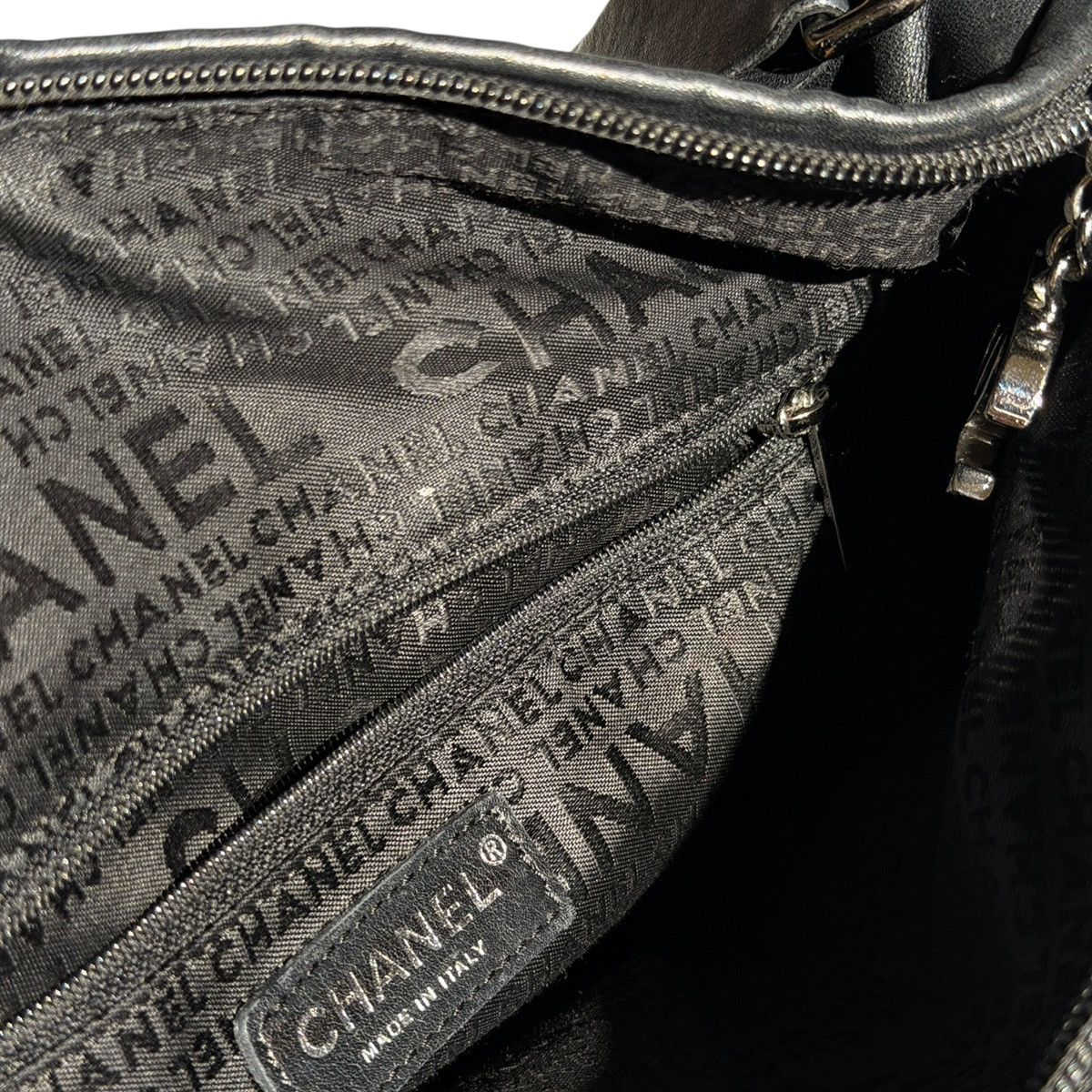 Chanel Quilted leather cargo barrel bag Size ONE SIZE - 8 Thumbnail