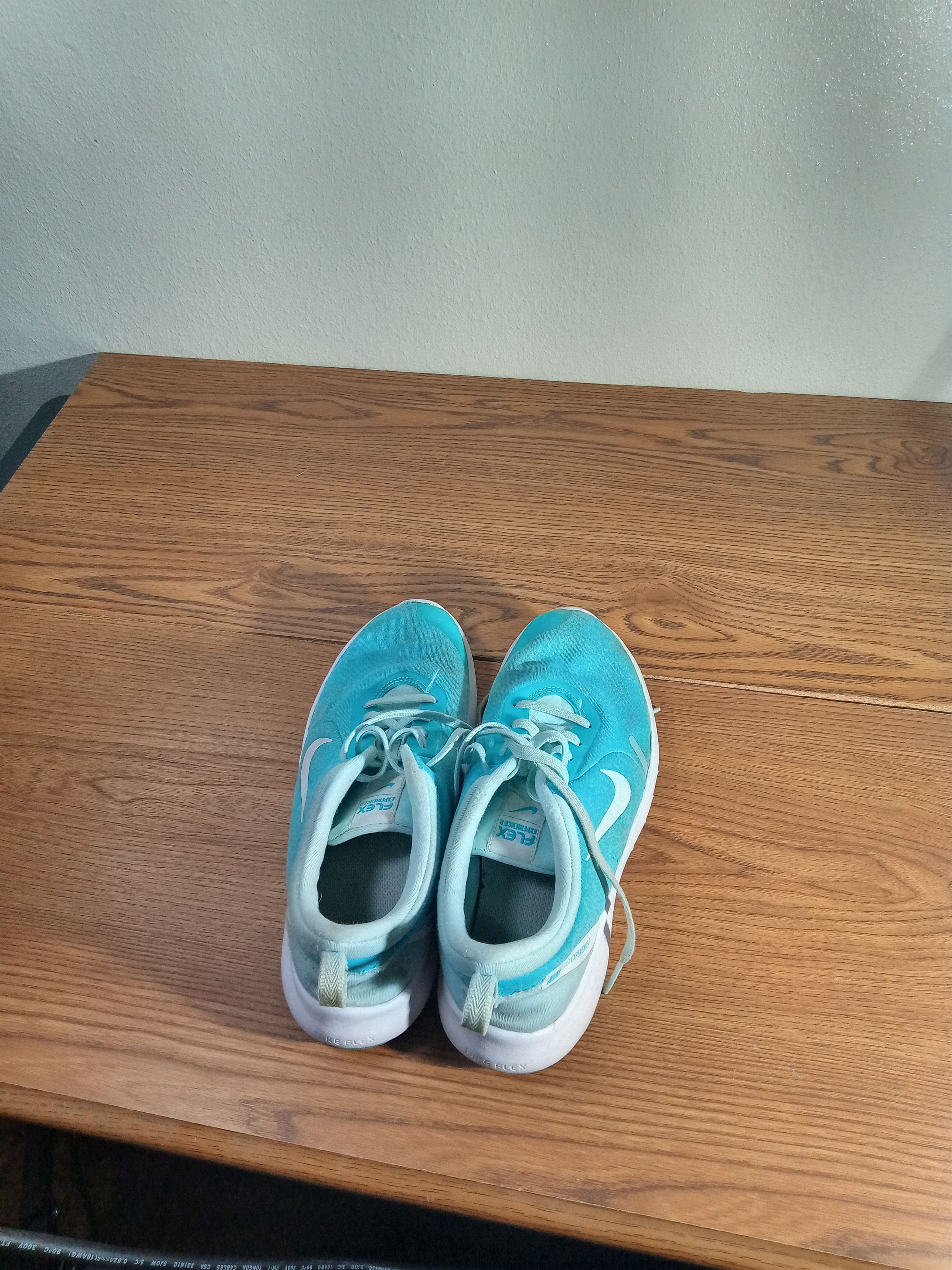 Nike Women’s Nike Flex Experience 8 Size US 7 / EU 40 - 8 Thumbnail
