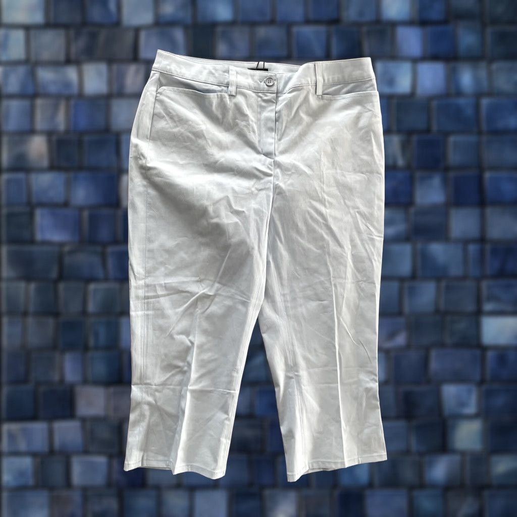 Dolce & Gabbana VINTAGE Dolce&Gabbana Capri Pants Womens 28 Light Blue Twill Solid 80s 90s Retro Designer City Comfort Crop Straight Jeans/Formal/Workwear Womens Size 28" / US 6 / IT 42 - 1 Thumbnail